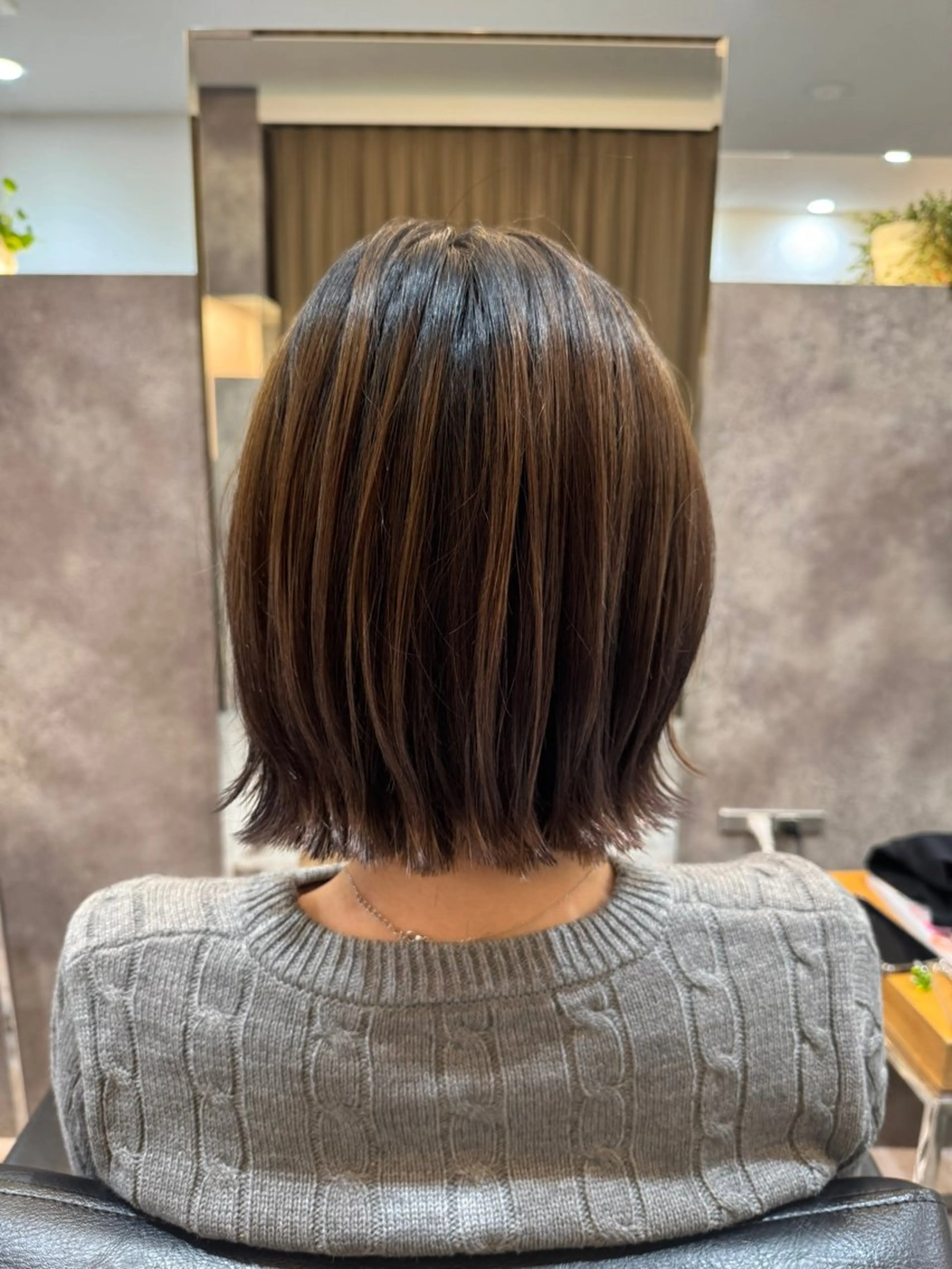 ミディアム くびれヘア 顔周りカット レイヤーカット 北川 栞菜のヘアスタイル