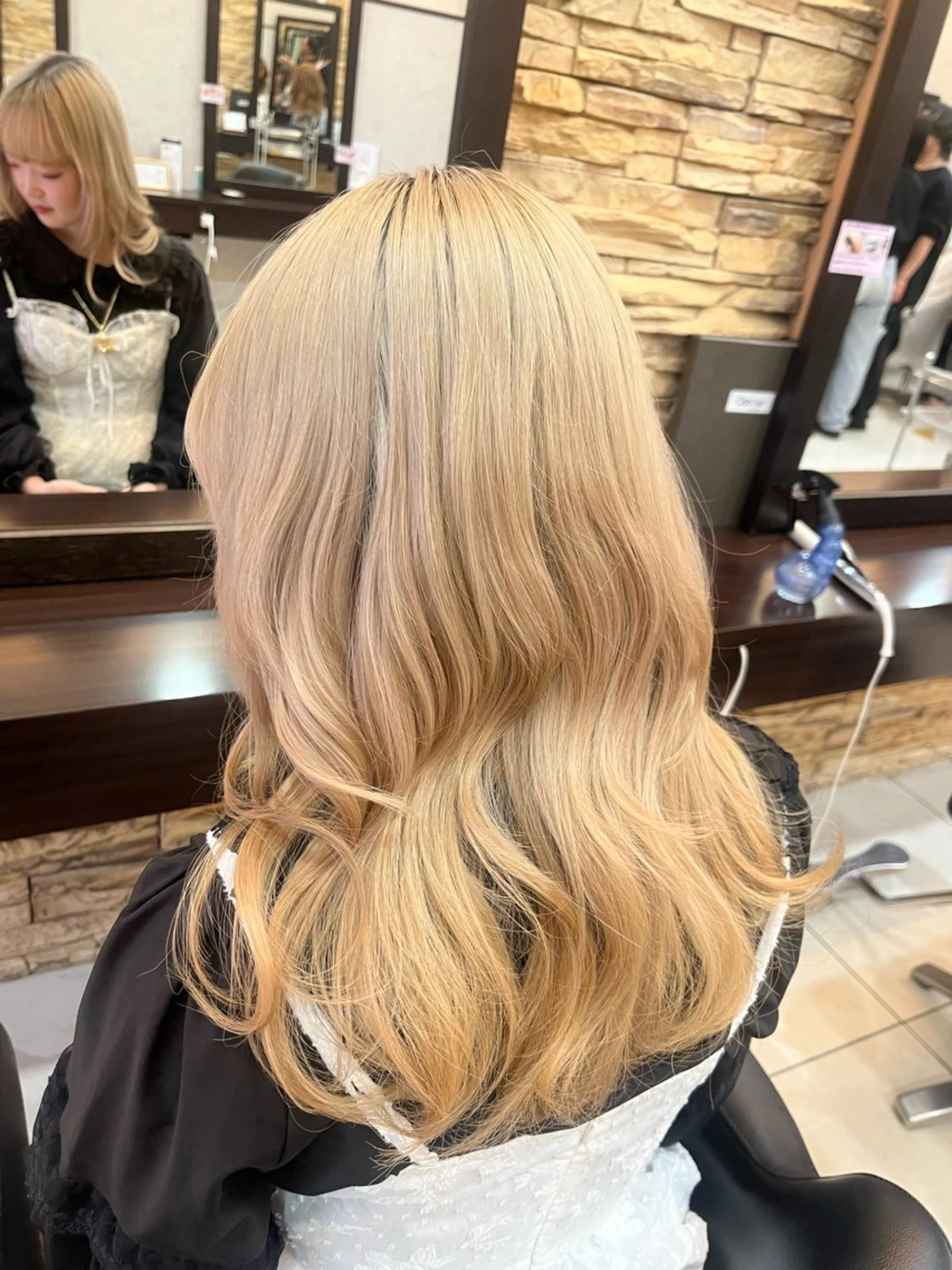 カラー ブロンド 透明感カラー✨🩵 韓国ヘアkanatoのヘアスタイル