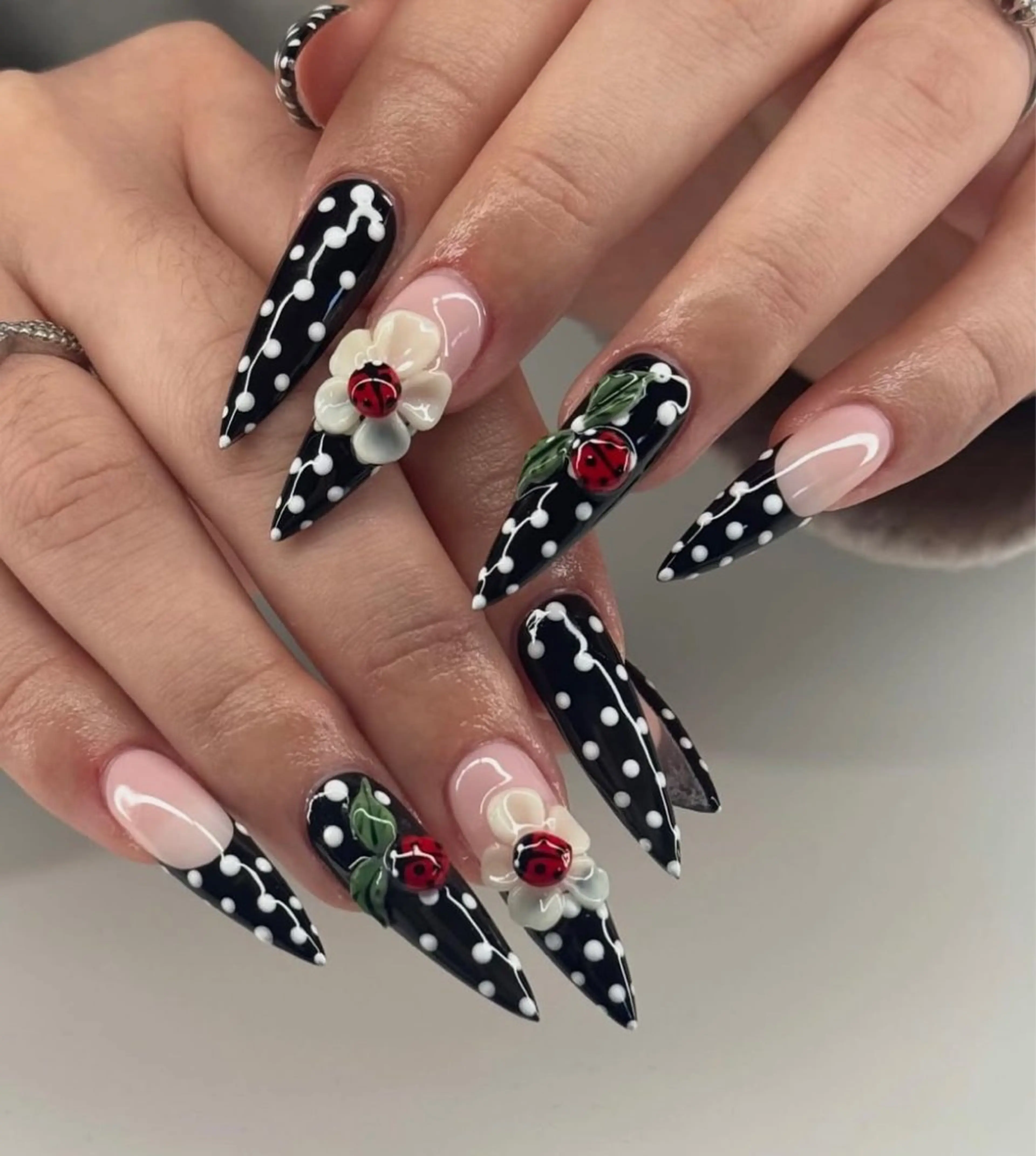 ネイル ハンドネイル NiJi Nailsのネイルデザイン