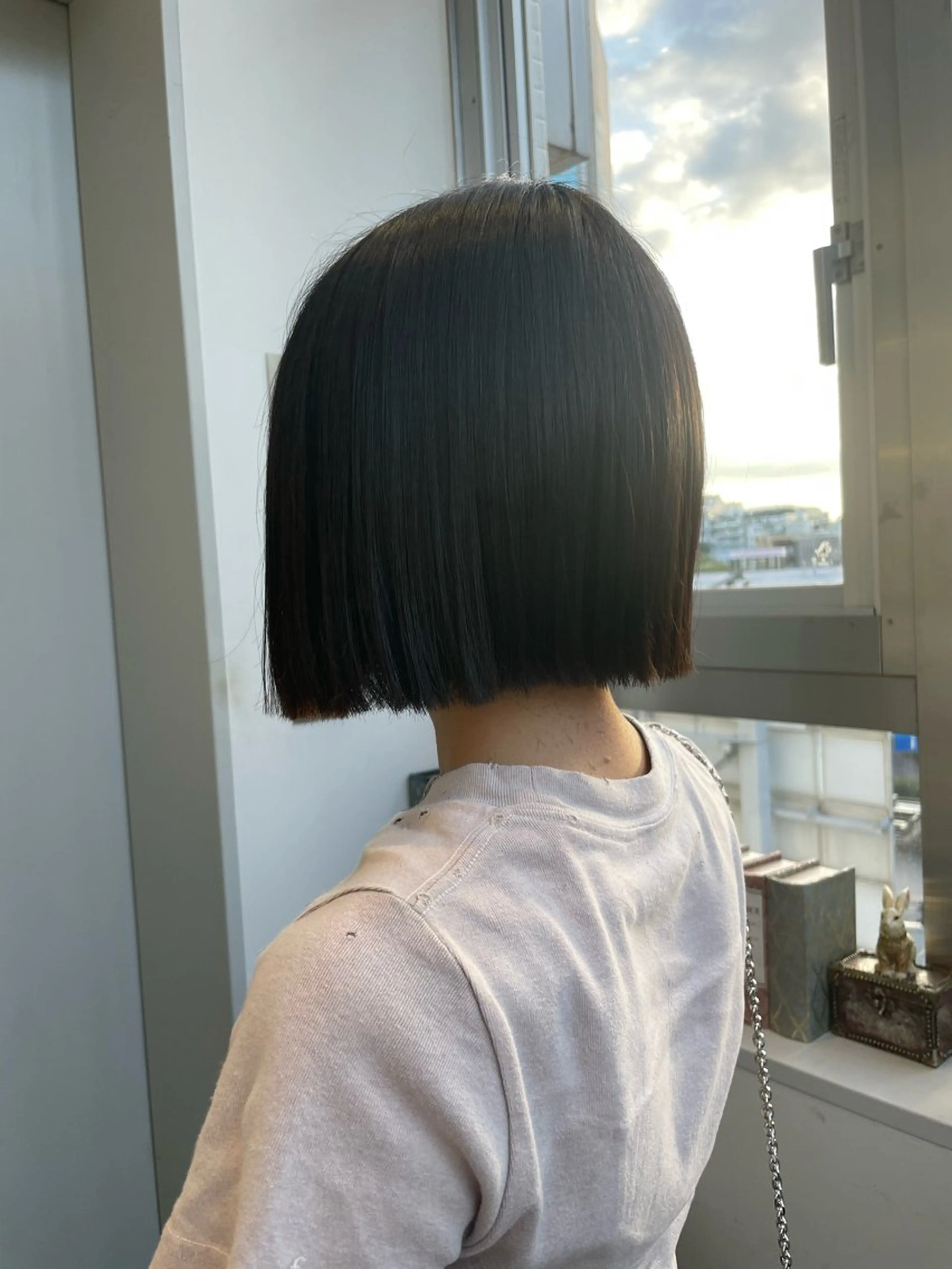 ショート 小顔レイヤー× 透明感カラー|ユウキのヘアスタイル