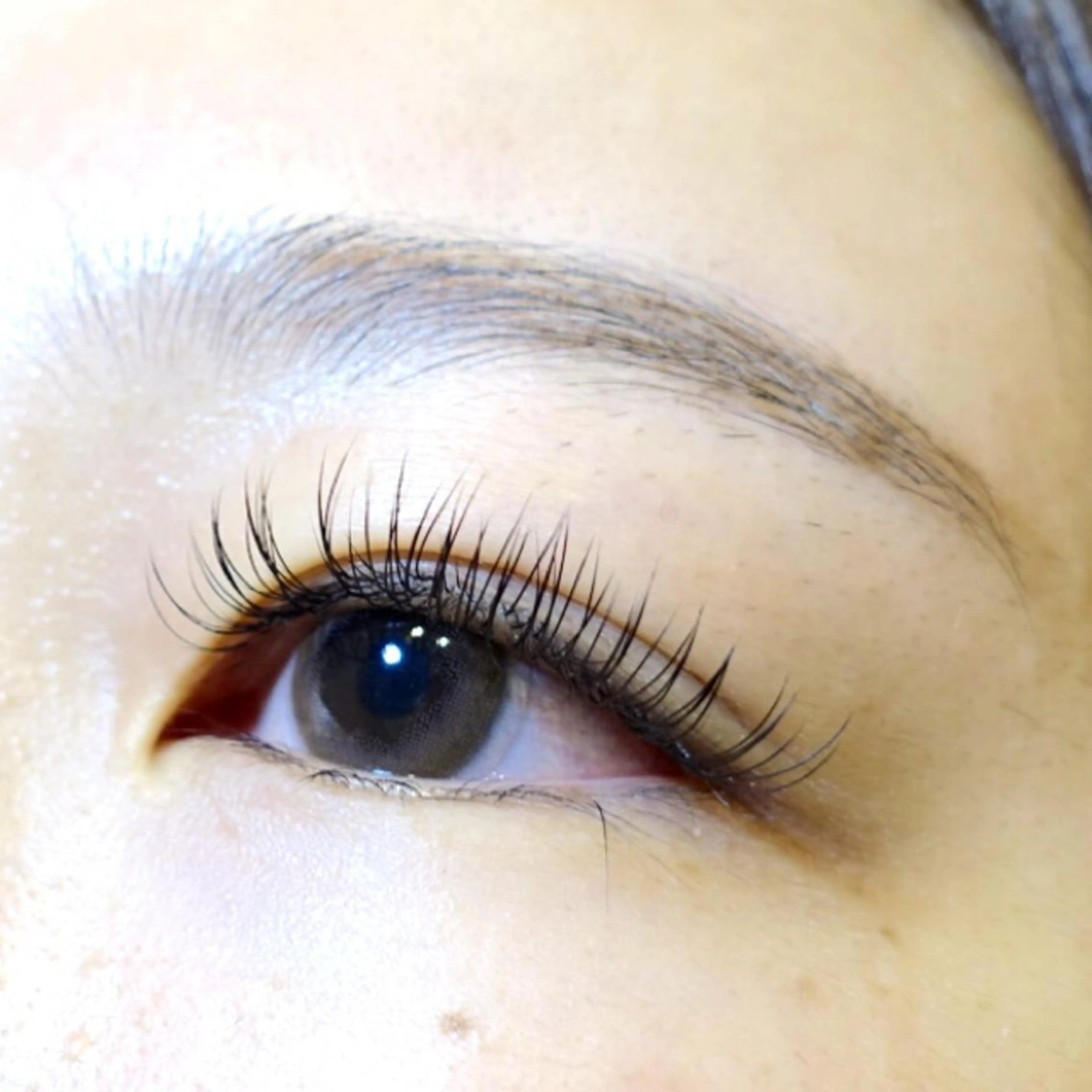 マツエク・マツパ フラットラッシュ ナチュラル アイデザイナー 山下の眉毛・アイブロウイメージ