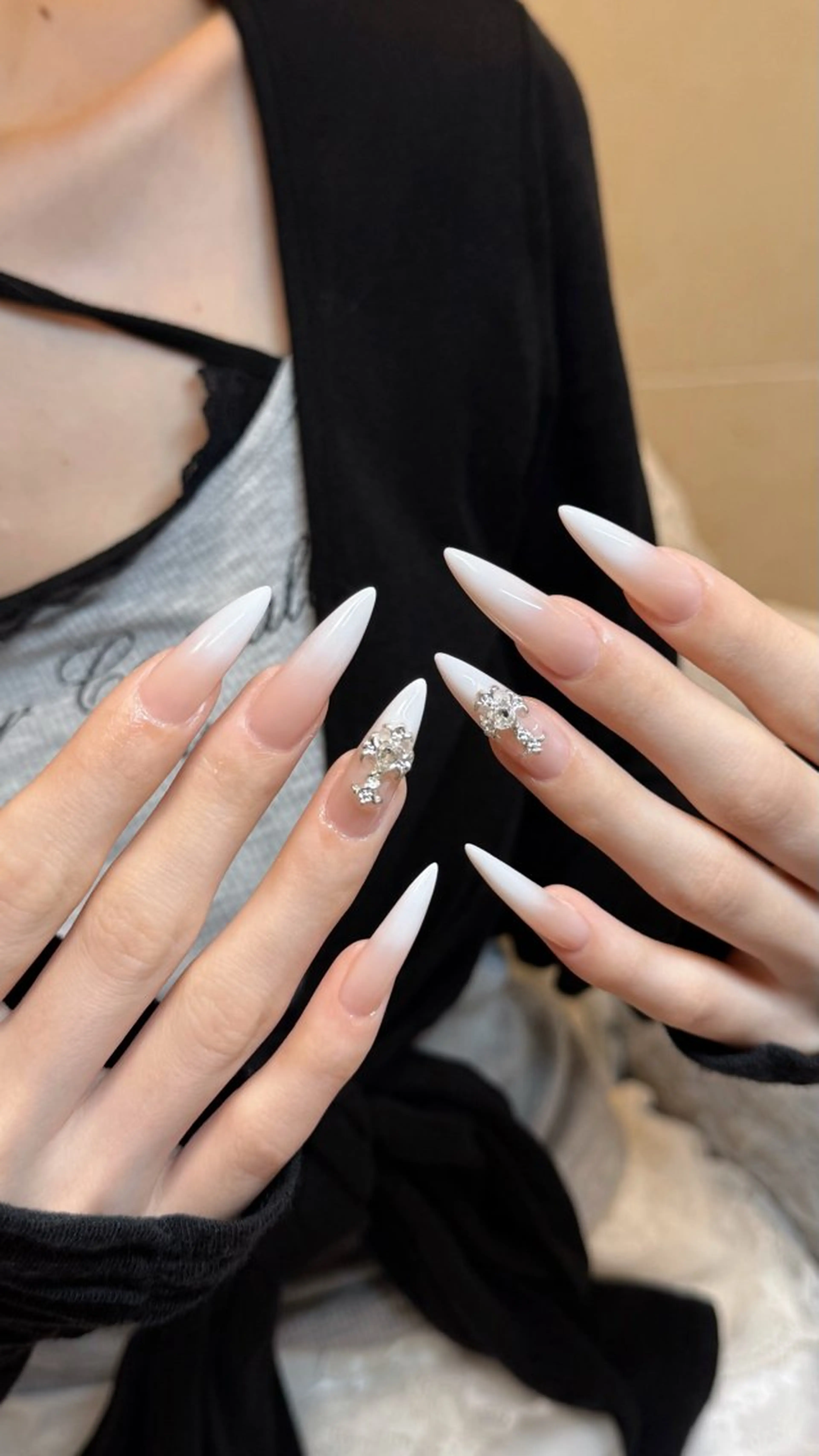 ネイル ロングネイル ワンホンネイル nailsalon ChuColaのネイルデザイン