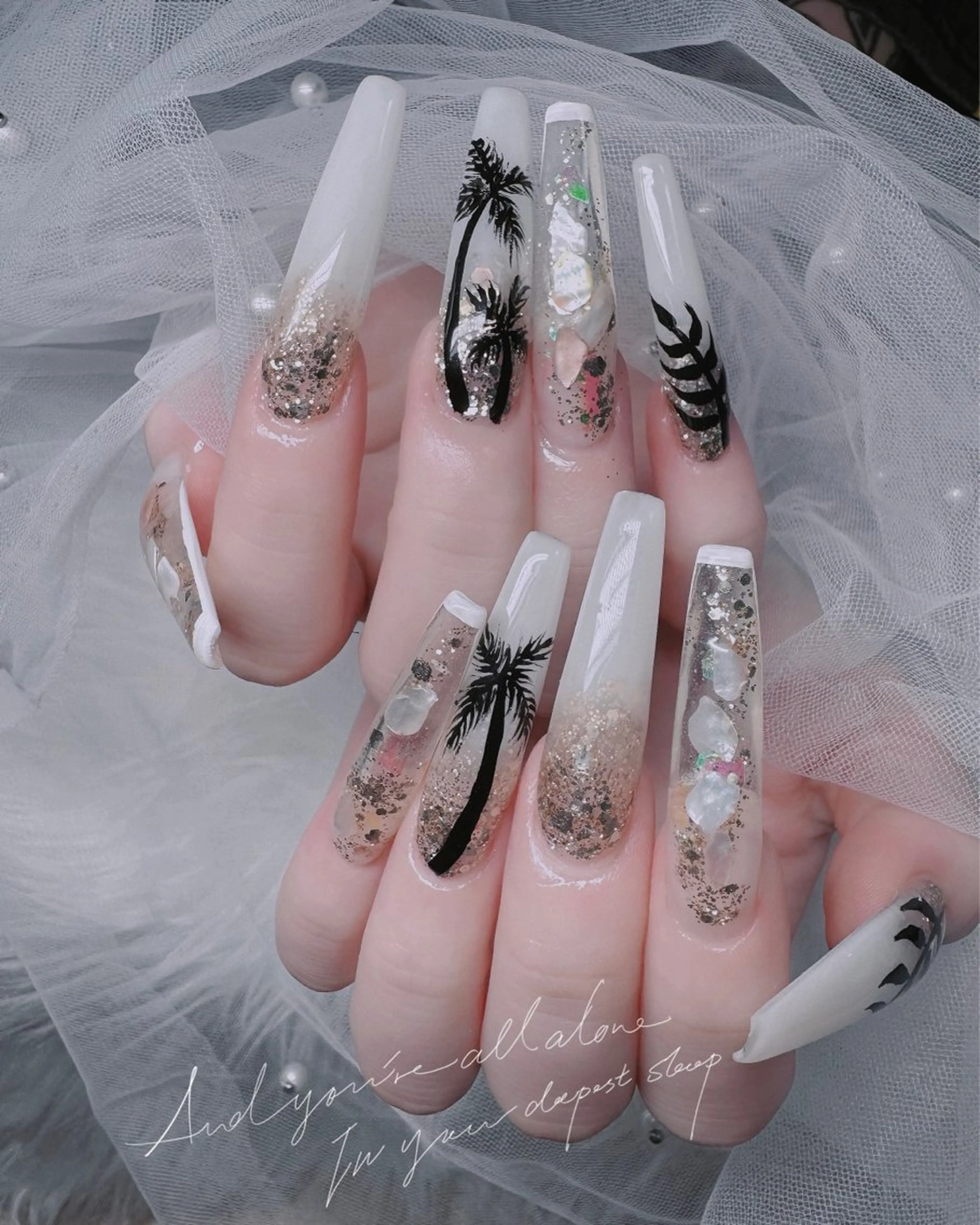 ネイル オーロラネイル フレンチネイル ジェルネイル ハロウィン キラキラネイル H.baby Nail Salonのネイルデザイン