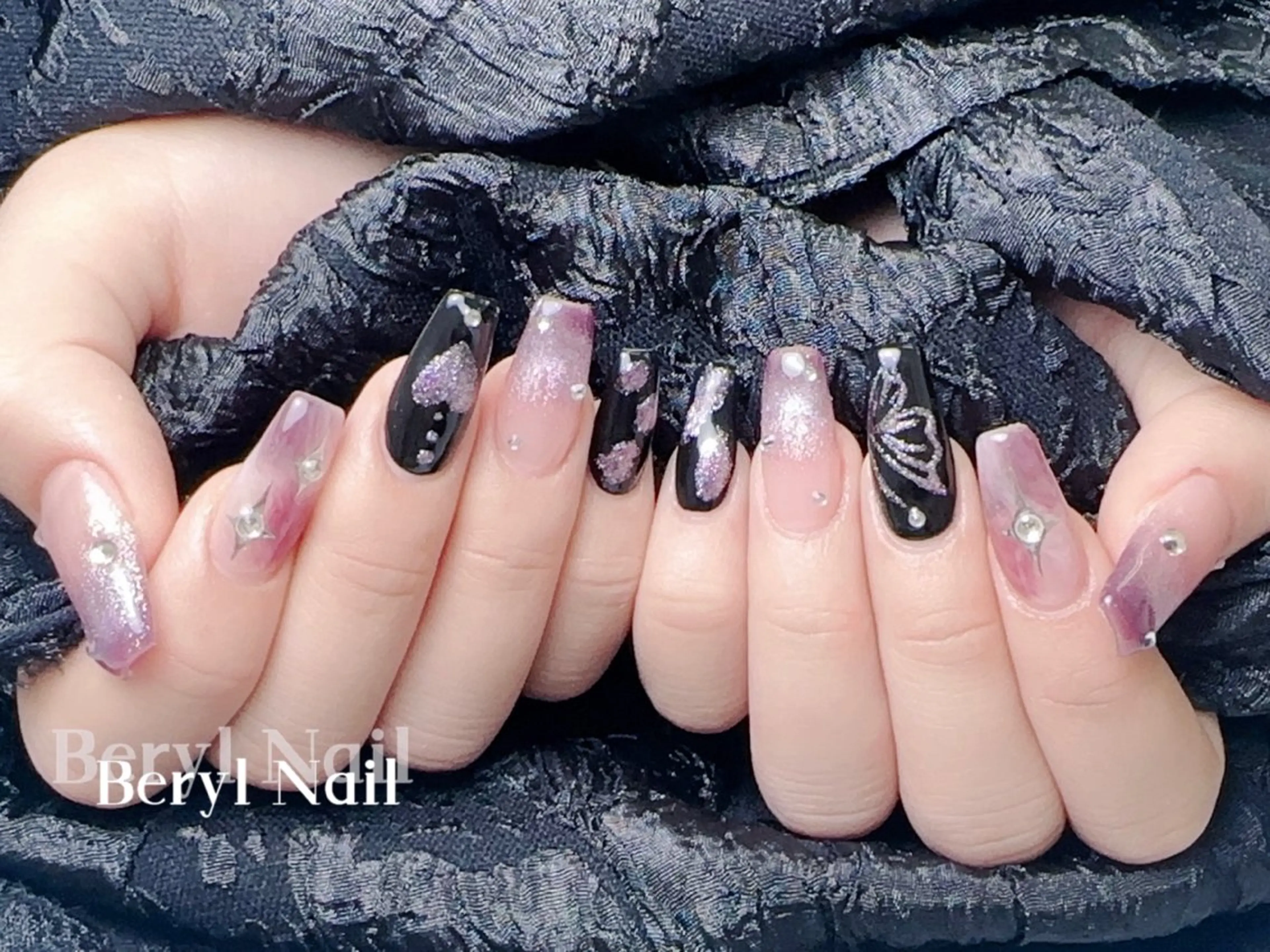 ロング ハンドネイル Beryl Nail 新大久保のネイルデザイン