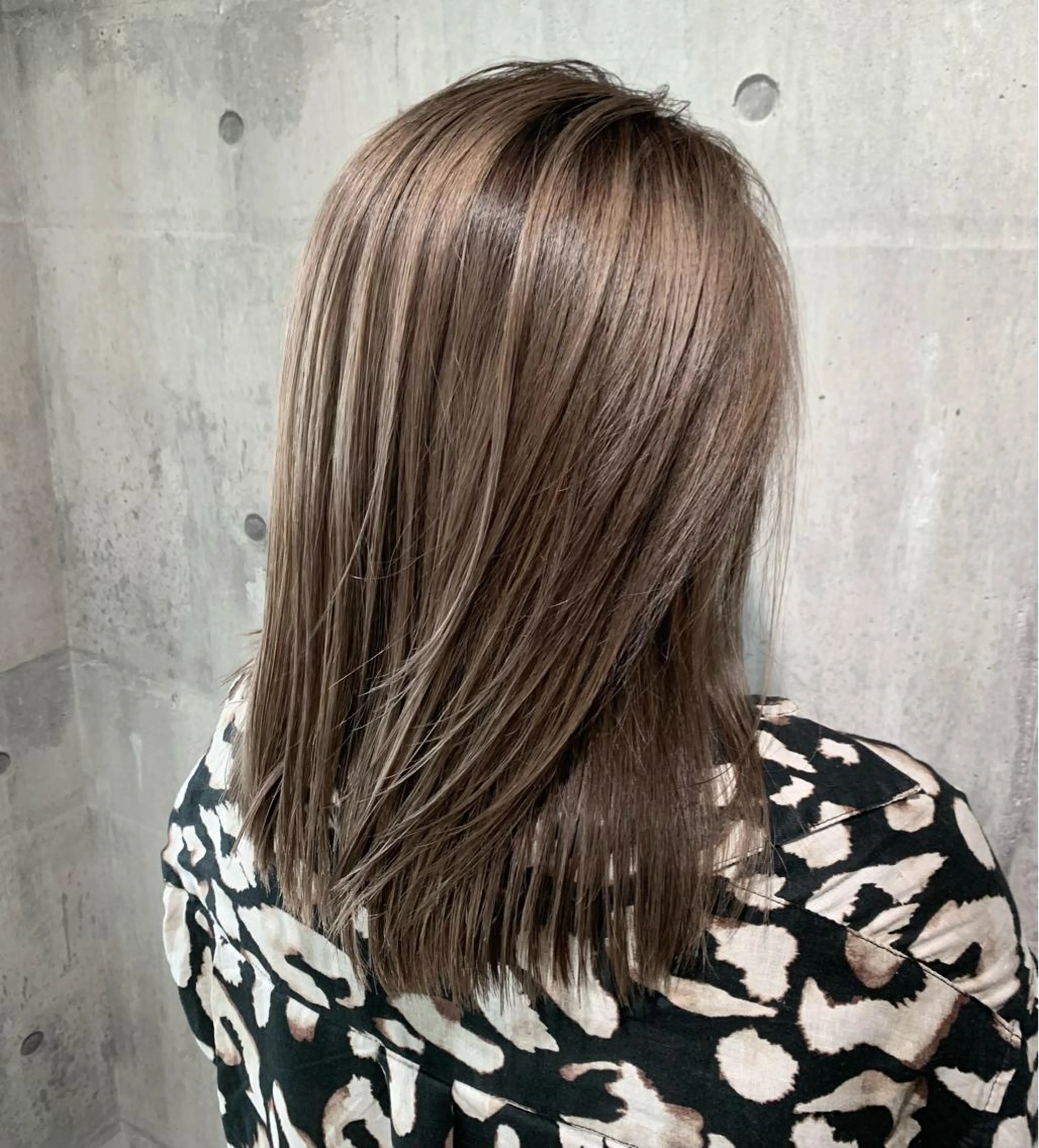 ミディアム 3Dハイライト ハイライト mimiiy梅田 中崎町ハイトーンのヘアスタイル