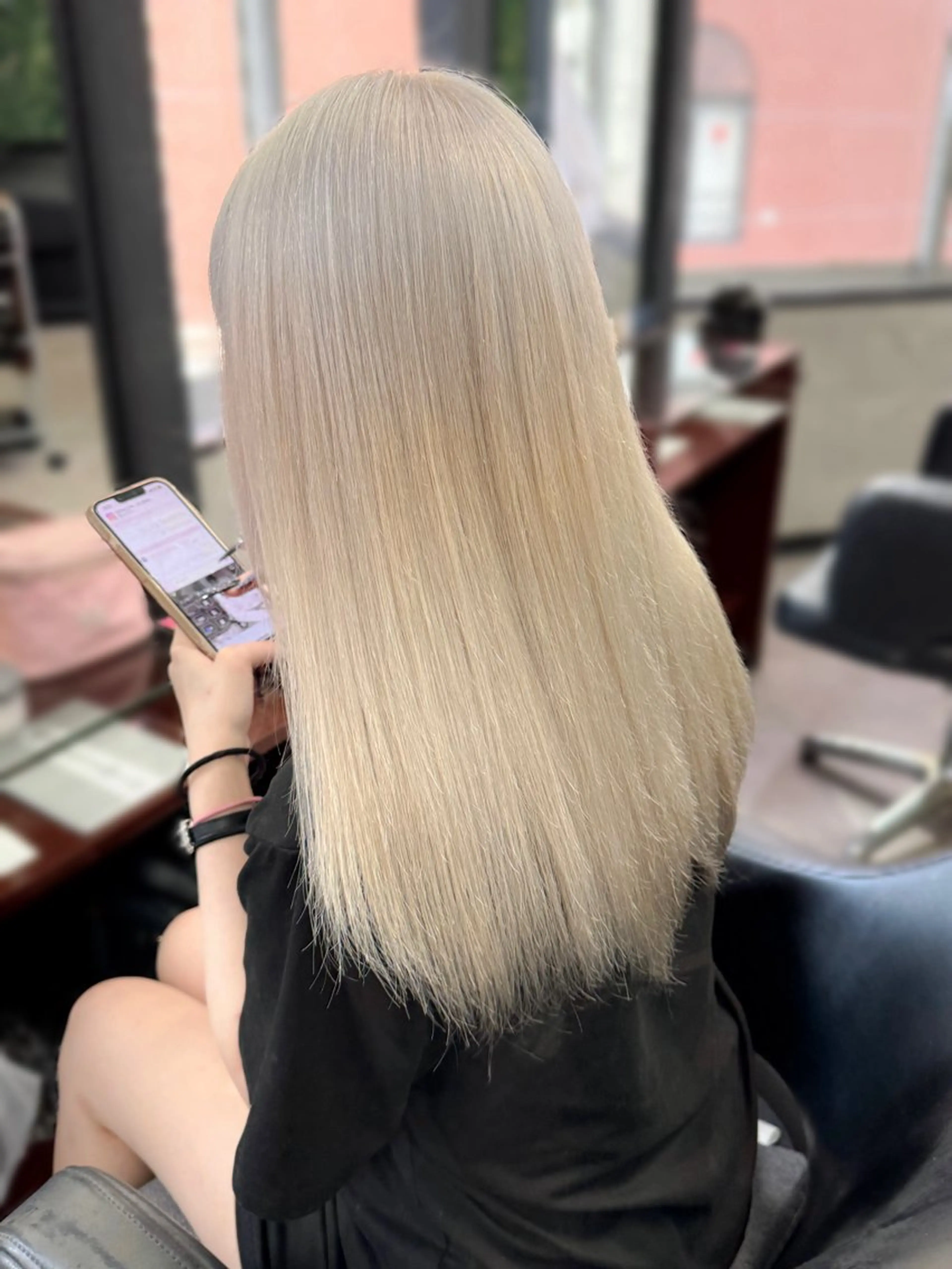 ロング カラー パーマ ヘアカラー トリートメント ハイトーンエクステ 🎩カズキ🎩のヘアスタイル