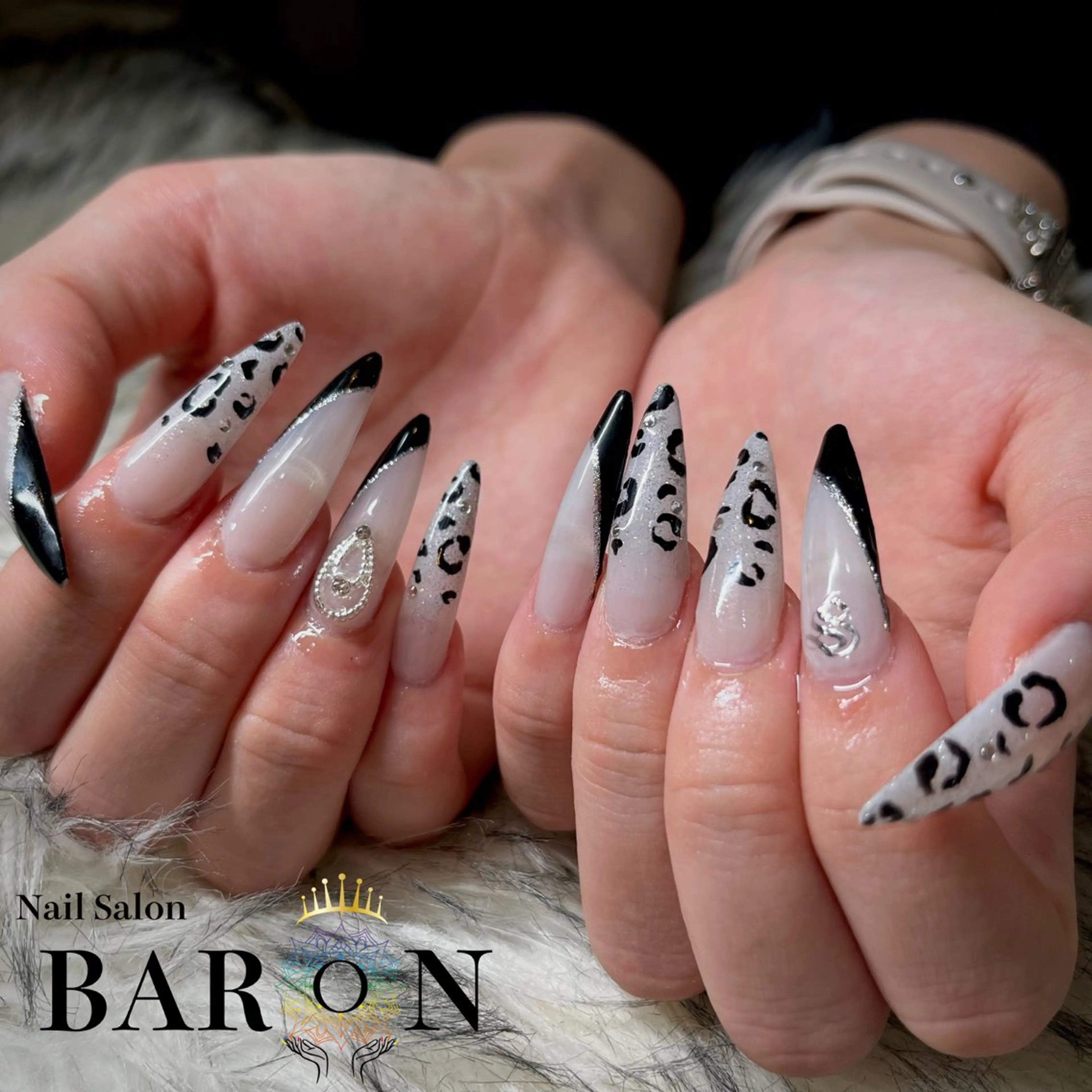 ネイル アニマル柄 フレンチネイル 斜めフレンチ ハンドネイル ☆SAKI☆ BARON 店長のネイルデザイン