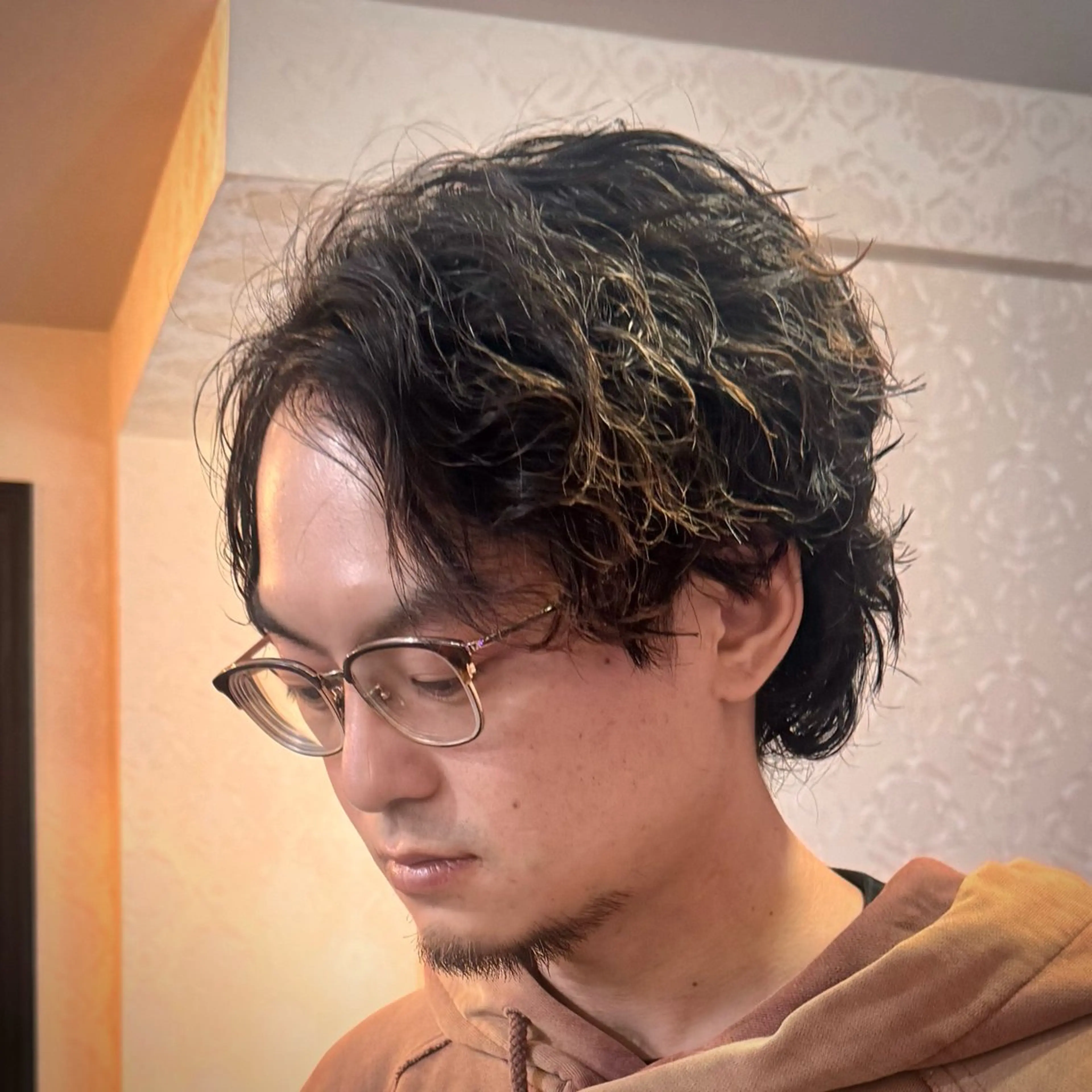 ミディアム パーマ メンズ ミディアムパーマ メンズパーマ スパイラルパーマ カット パーマ GLADMAN'S CUT CLUB 立川所属・立川メンズカット/ メンズパーマ💈三上のヘアスタイル