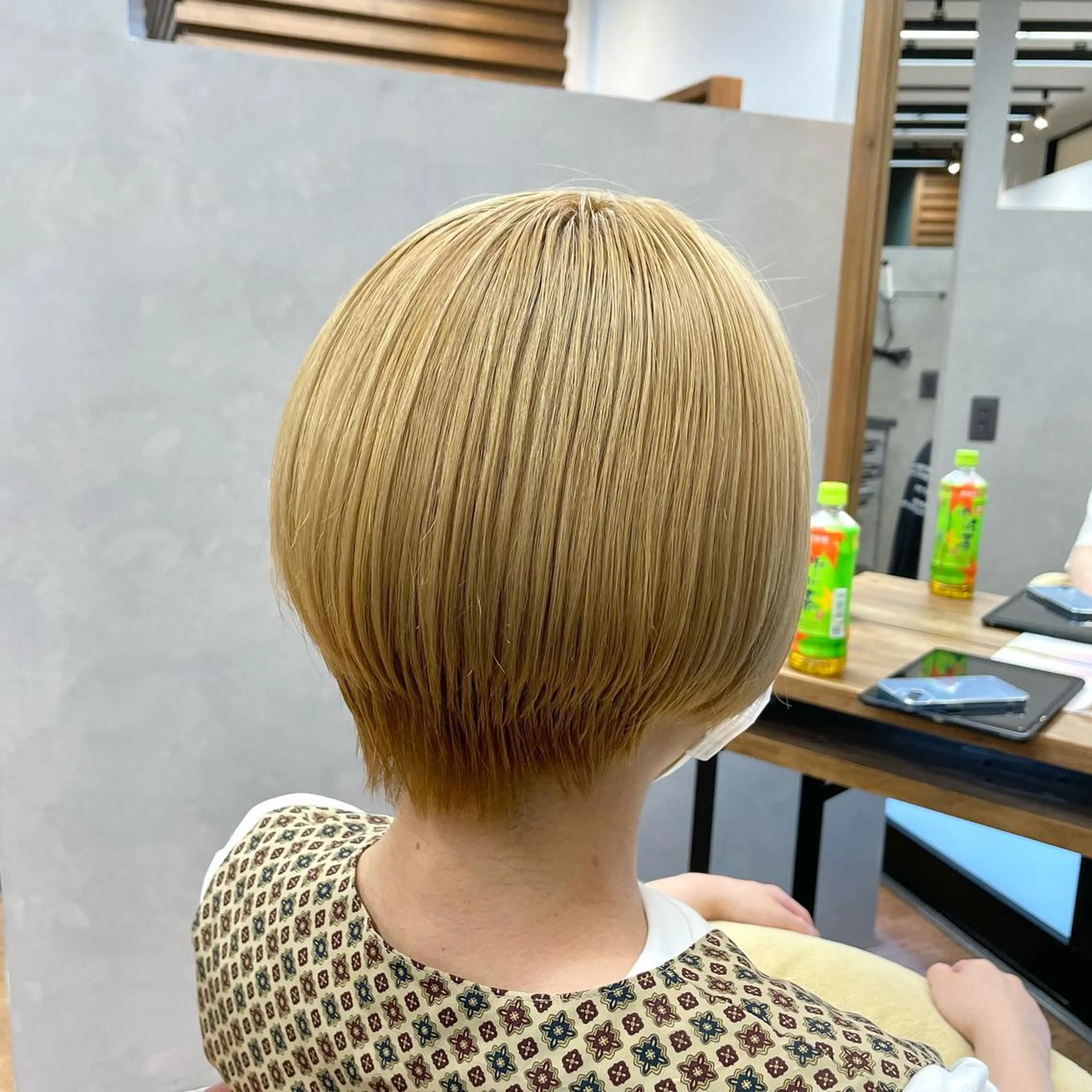 ショート カラー ベージュカラー ブリーチ カット ヘアカラー 有田裕真 【ブリーチカラー】のヘアスタイル