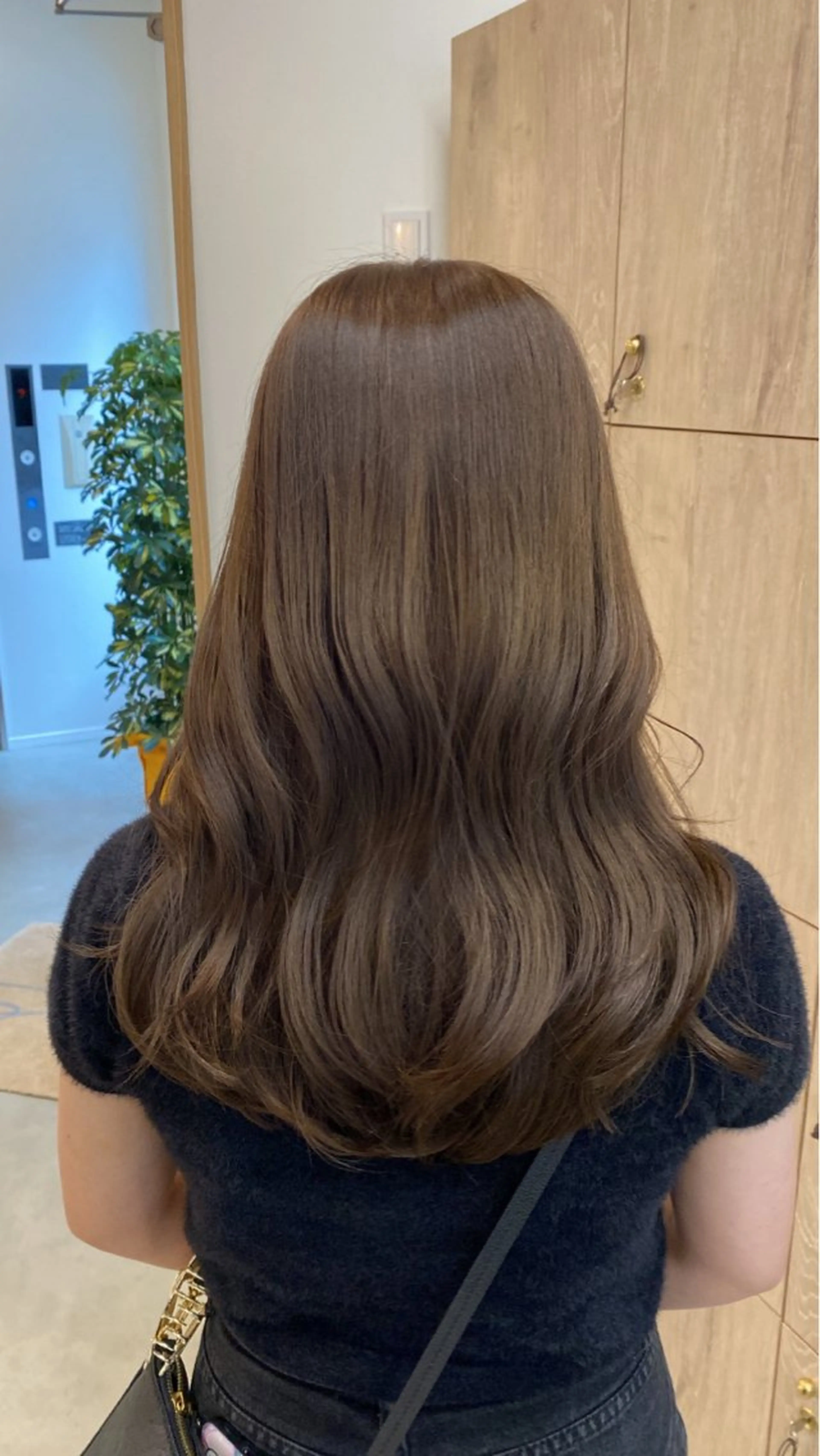 ロング レイヤーカット カット sanae /透明感カラーのヘアスタイル