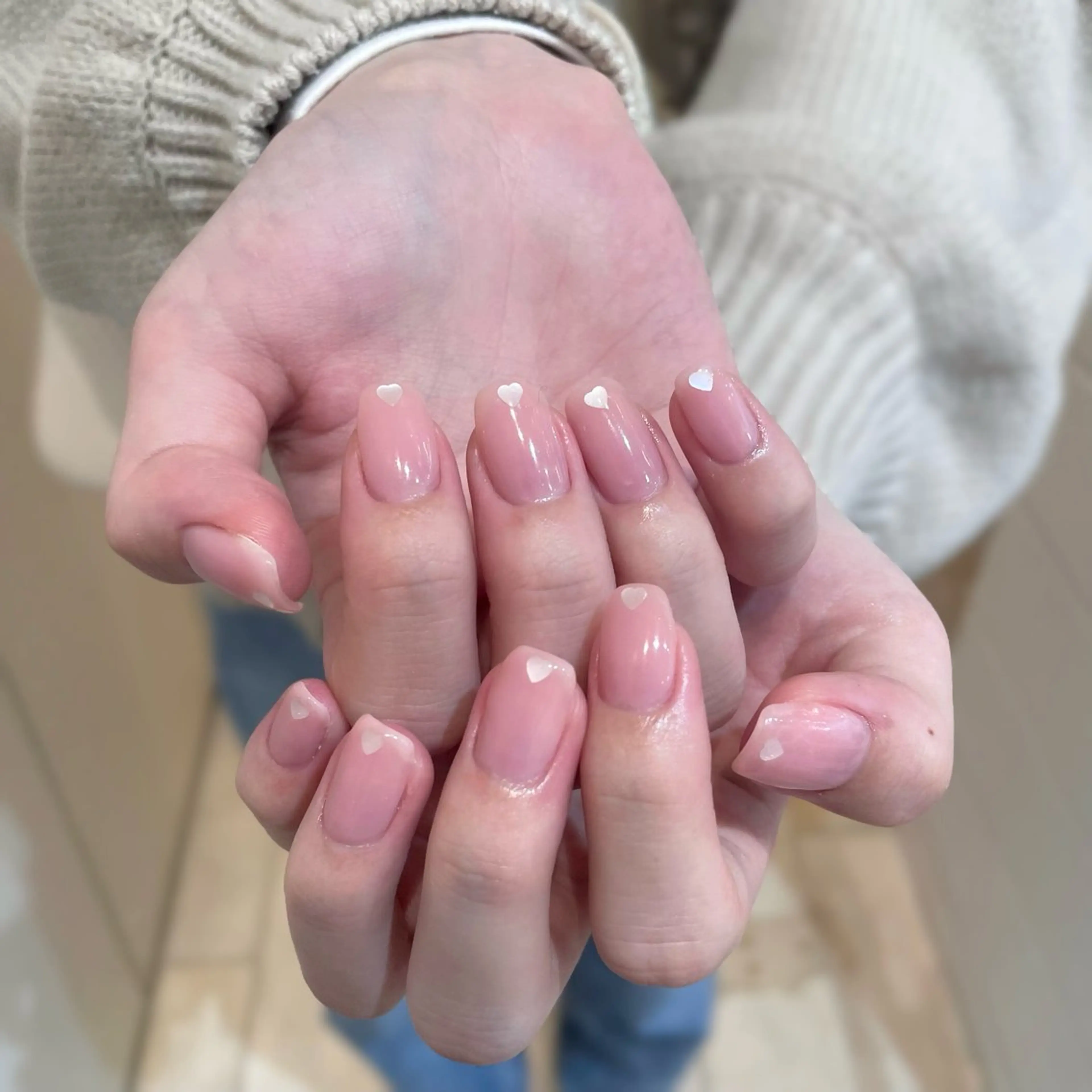 ネイル ハート ピンク シンプルネイル ホワイト ハンドネイル Tsuki🌙/渋谷 /パラジェルのネイルデザイン
