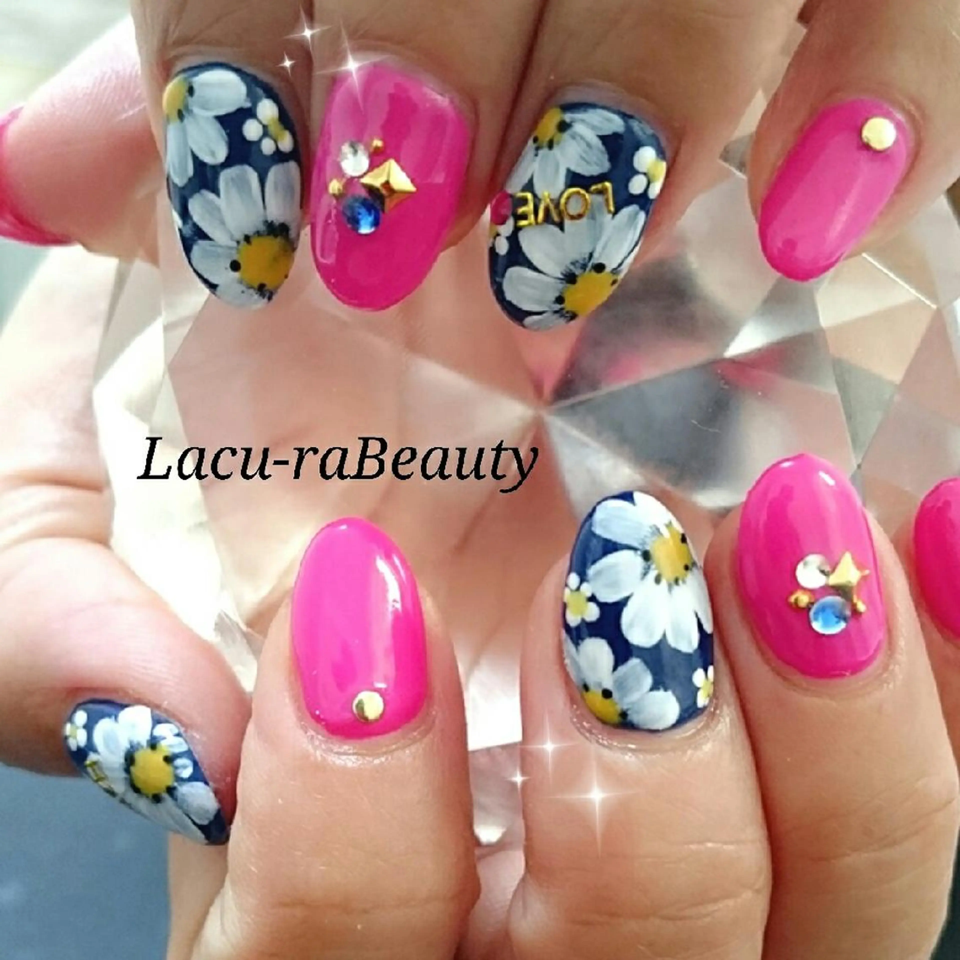 ネイル 小顔と腸の専門店 ラクーラビューティのエステ・リラクイメージ