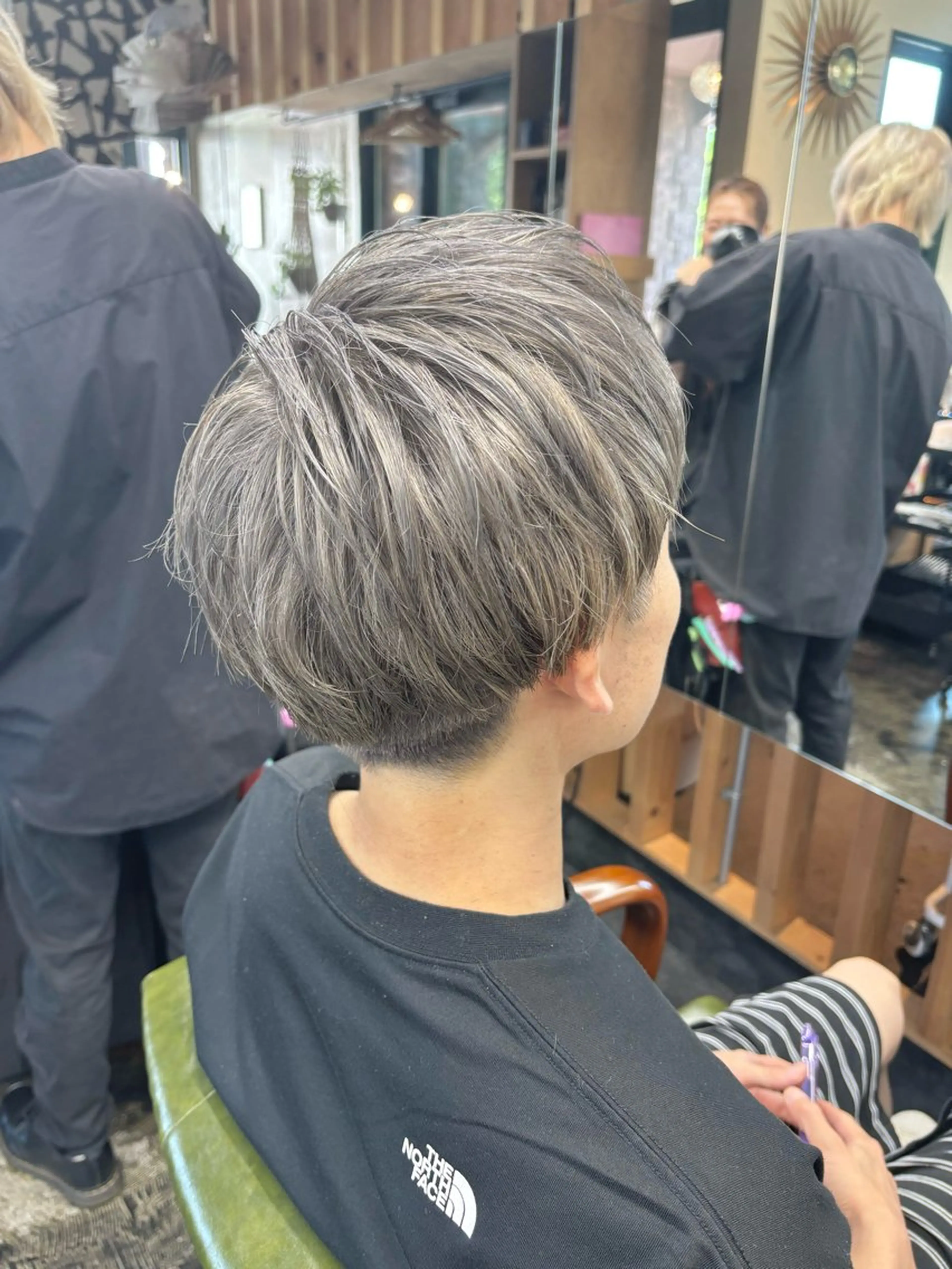 ショート カラー メンズ カット ヘアカラー トリートメント 岡村 莉穂のヘアスタイル