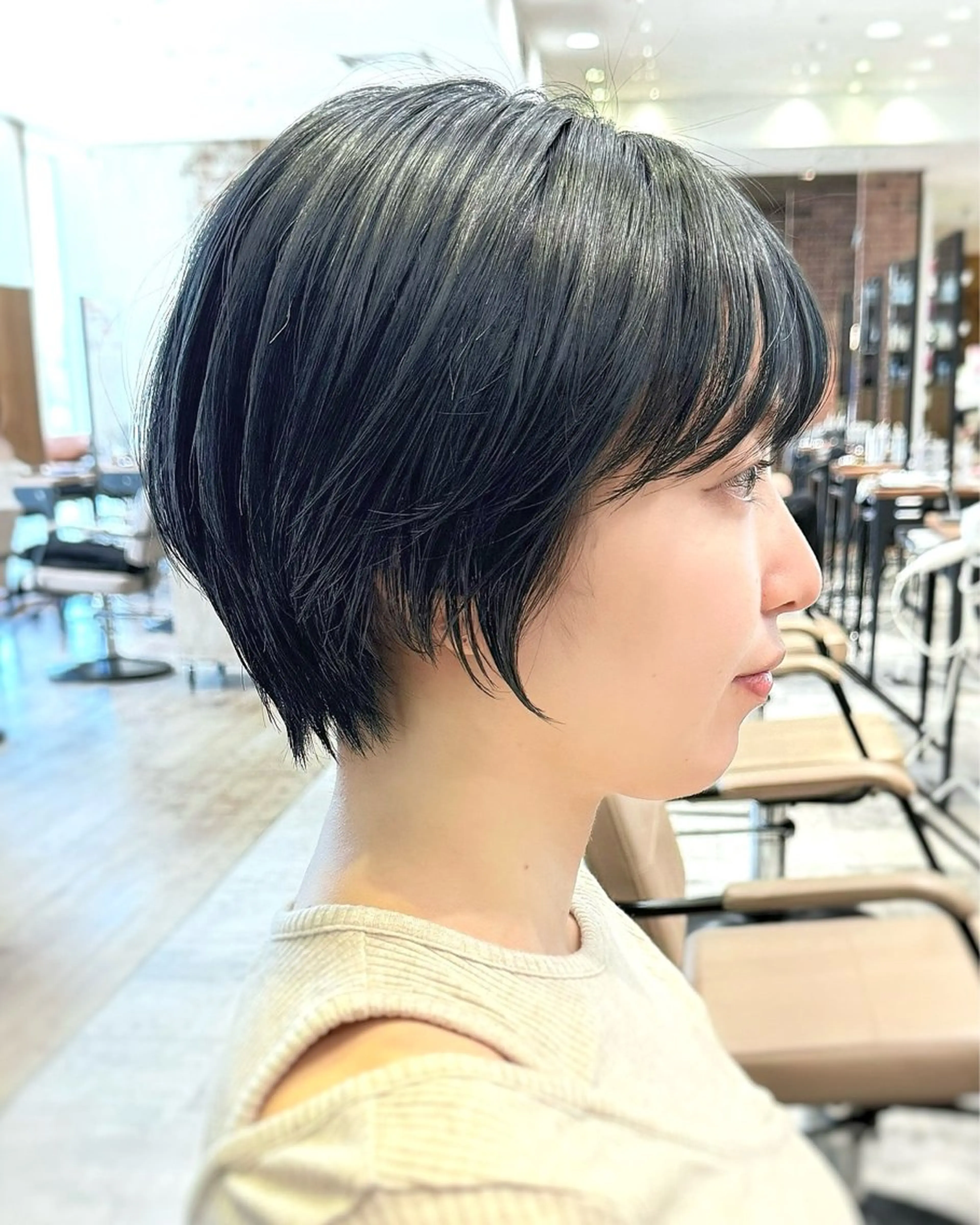 ショート カラー ヘアカラー トリートメント 💍新宿ショート 💍岩田莉奈のヘアスタイル