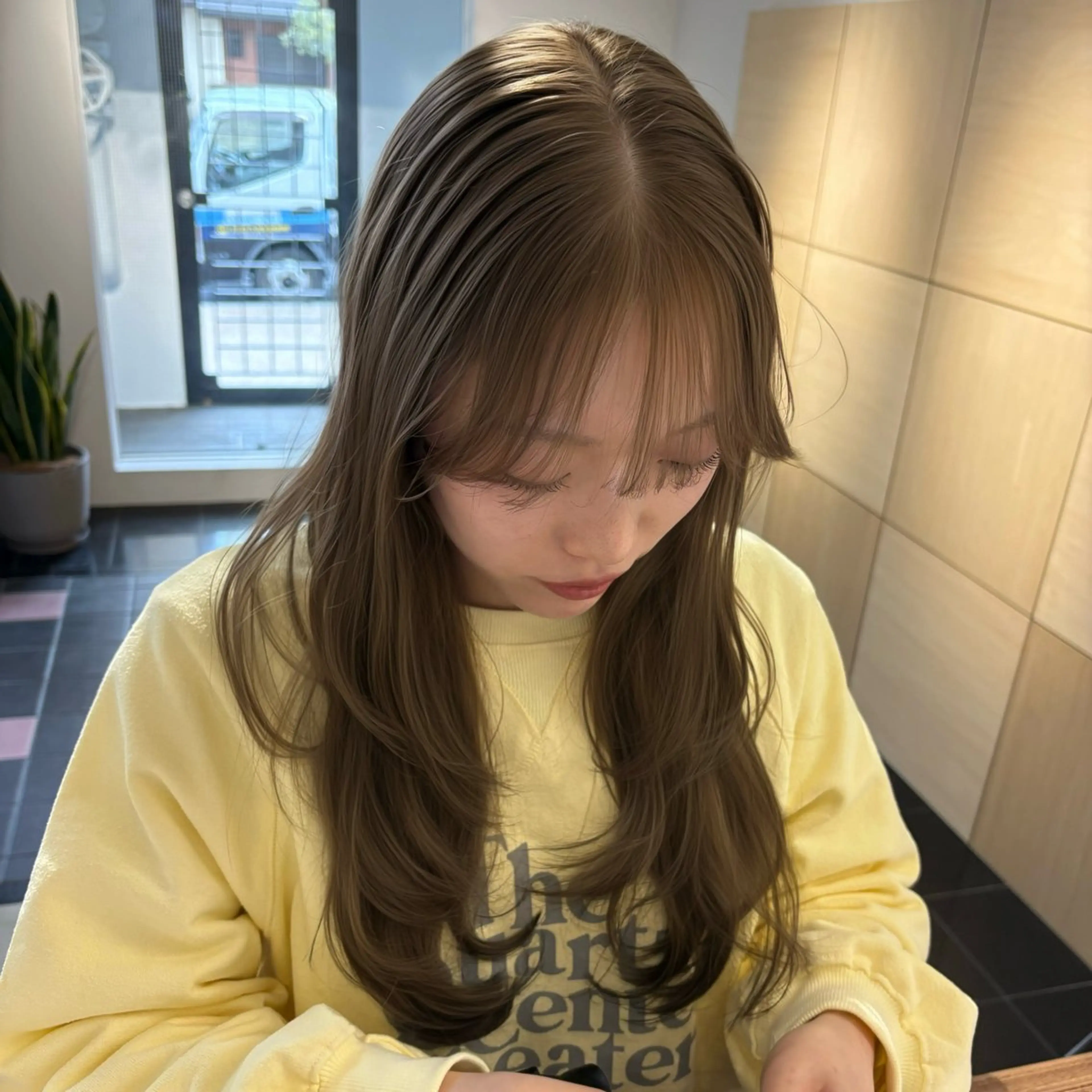 ロング カット ヘアカラー Yui⭐️ 透け感カラーのヘアスタイル