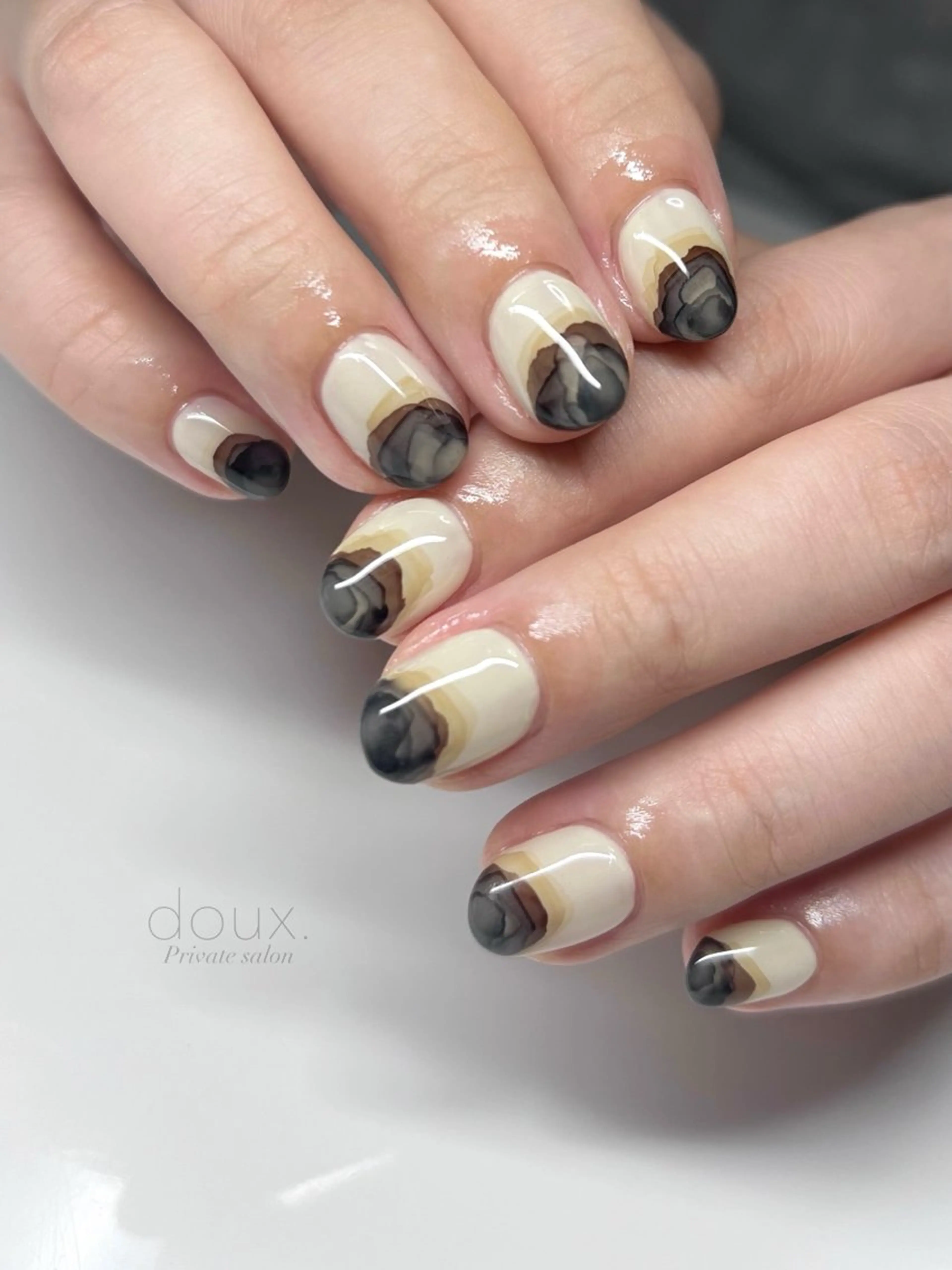 ネイル グラデーション 韓国ネイル ニュアンスネイル オフィスネイル 夏ネイル ハンドネイル doux. nailのネイルデザイン