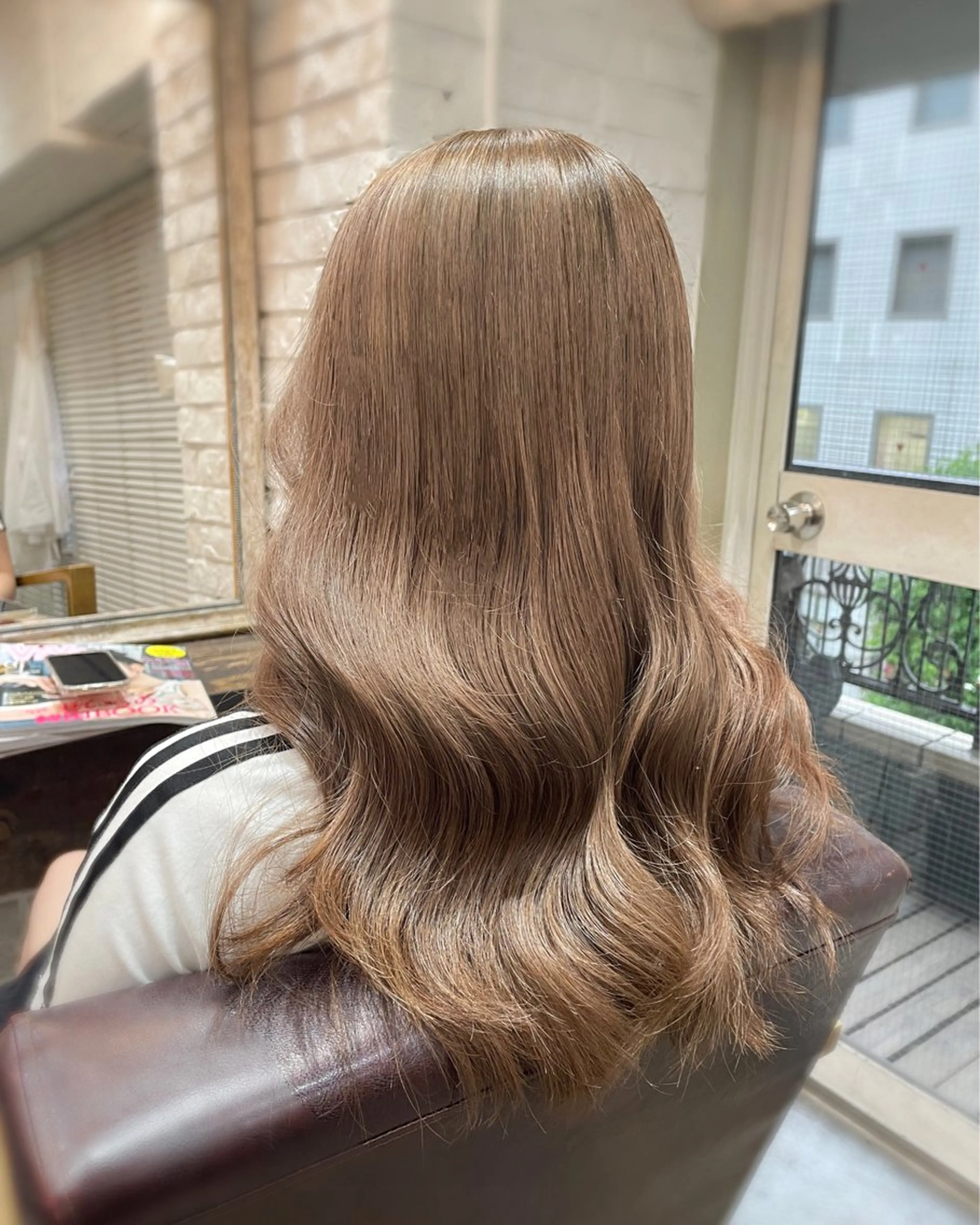 セミロング RINA ブリーチ / 海外レイヤーのヘアスタイル