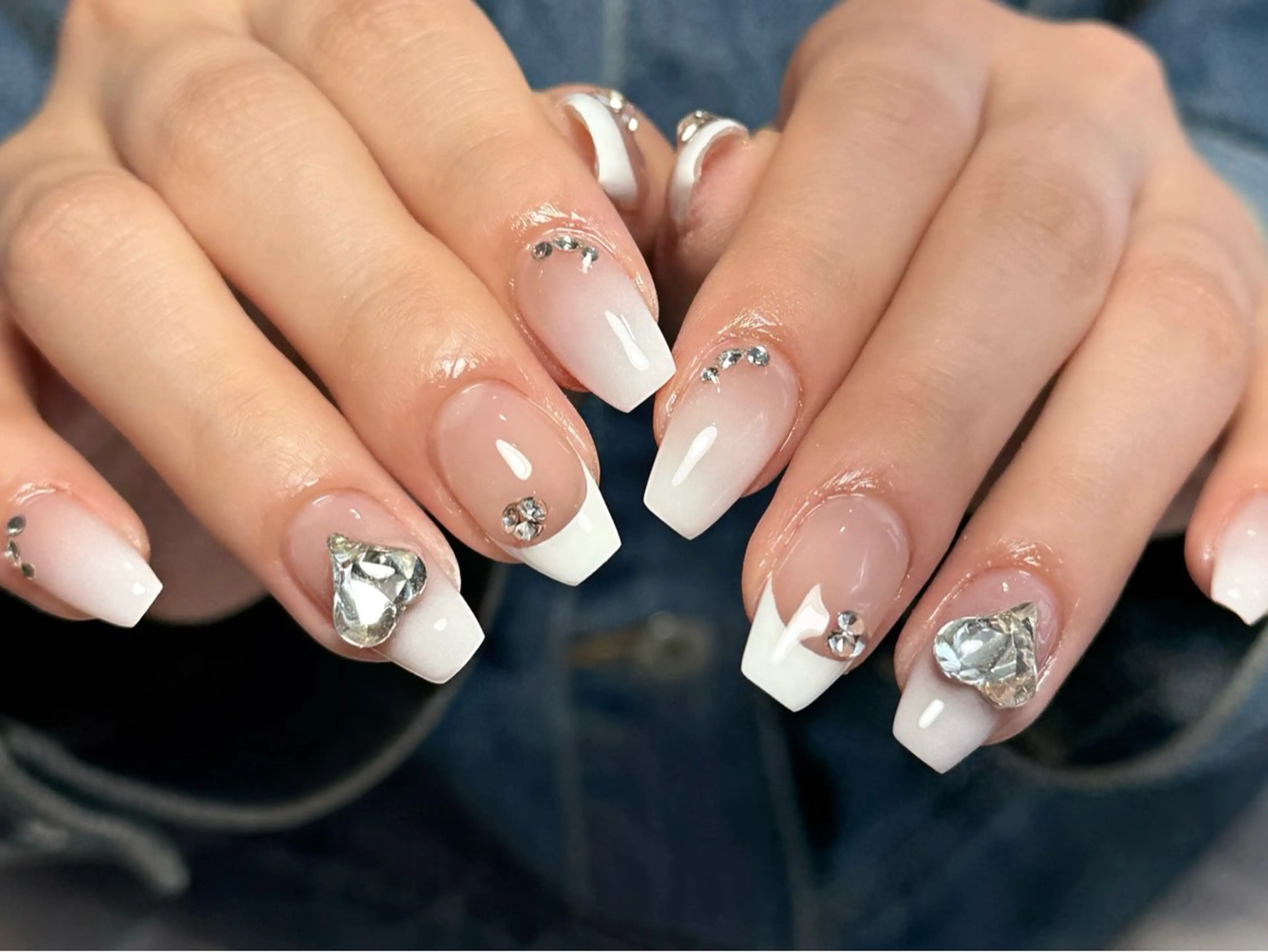 ネイル オーロラネイル 長さ出し フレンチネイル ジェルネイル ガラスフレンチ ハンドネイル Rela・S NAILのネイルデザイン