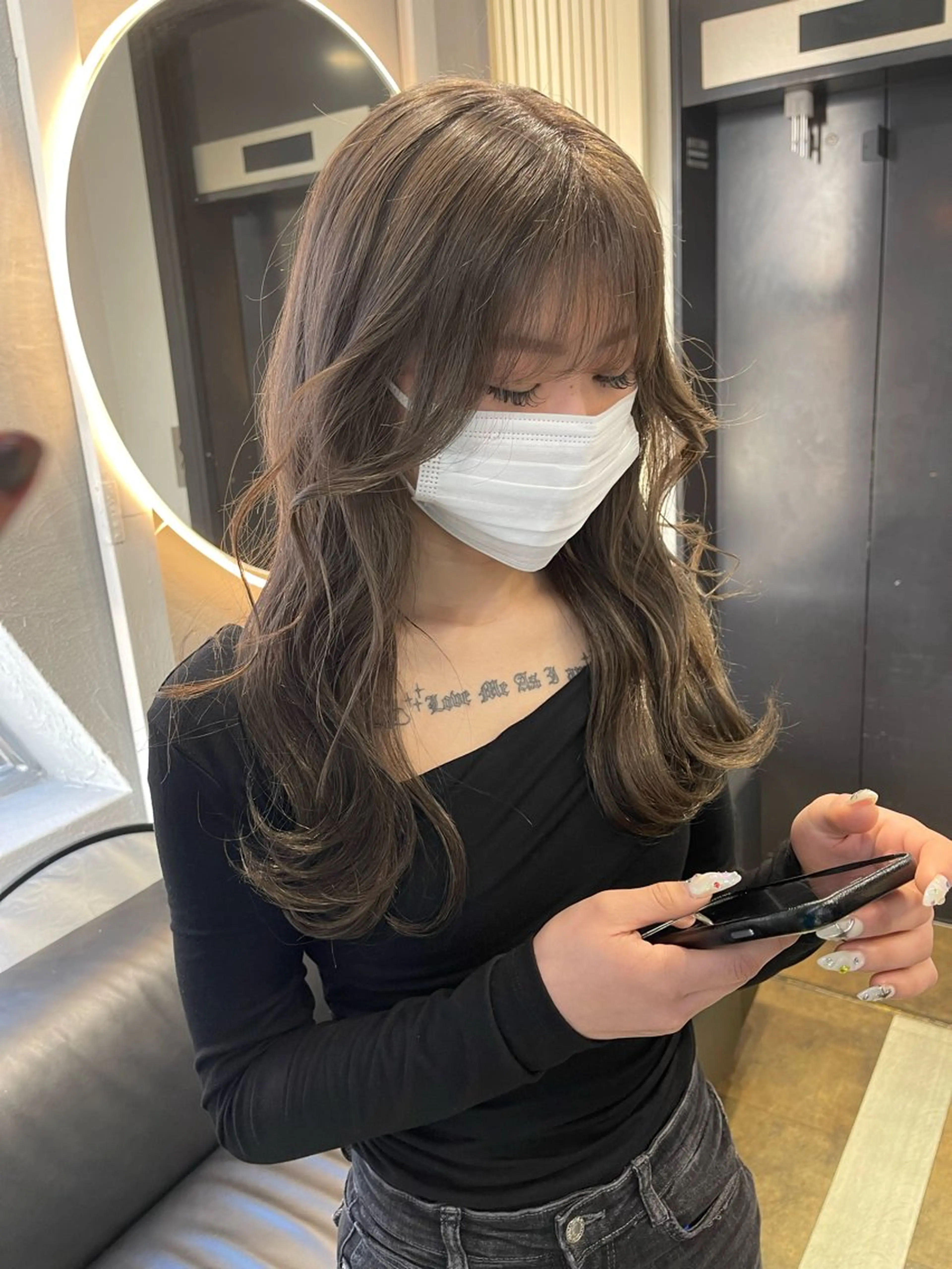 セミロング カラー ベージュカラー ブリーチ ケアブリーチ デザインカラー ダブルカラー ヘアカラー トリートメント TATSUブリーチ/ ミルクティーベージュのヘアスタイル