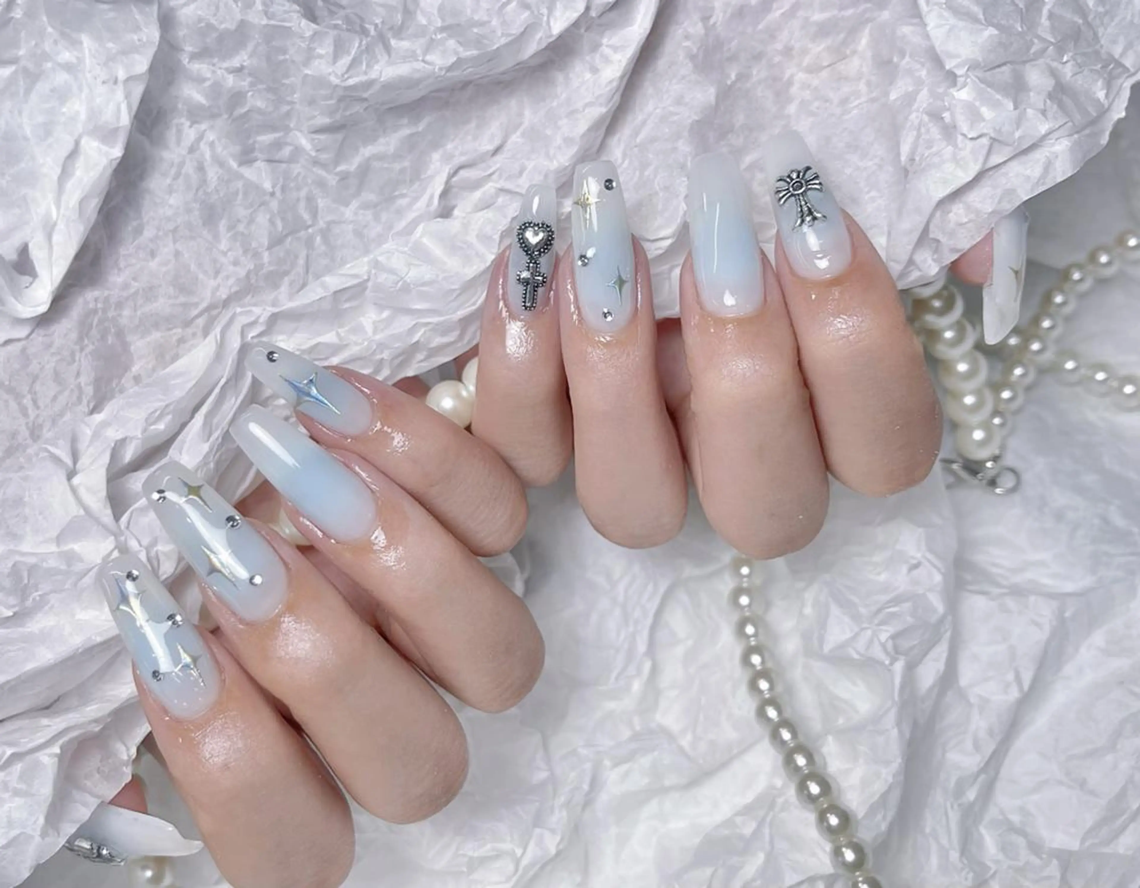 カラー ネイル グラデーションカラー 卒業式のヘアスタイル アートネイル 成人式 フットネイル ハンドネイル ハンドケア For U nail スカルプ専門店のネイルデザイン