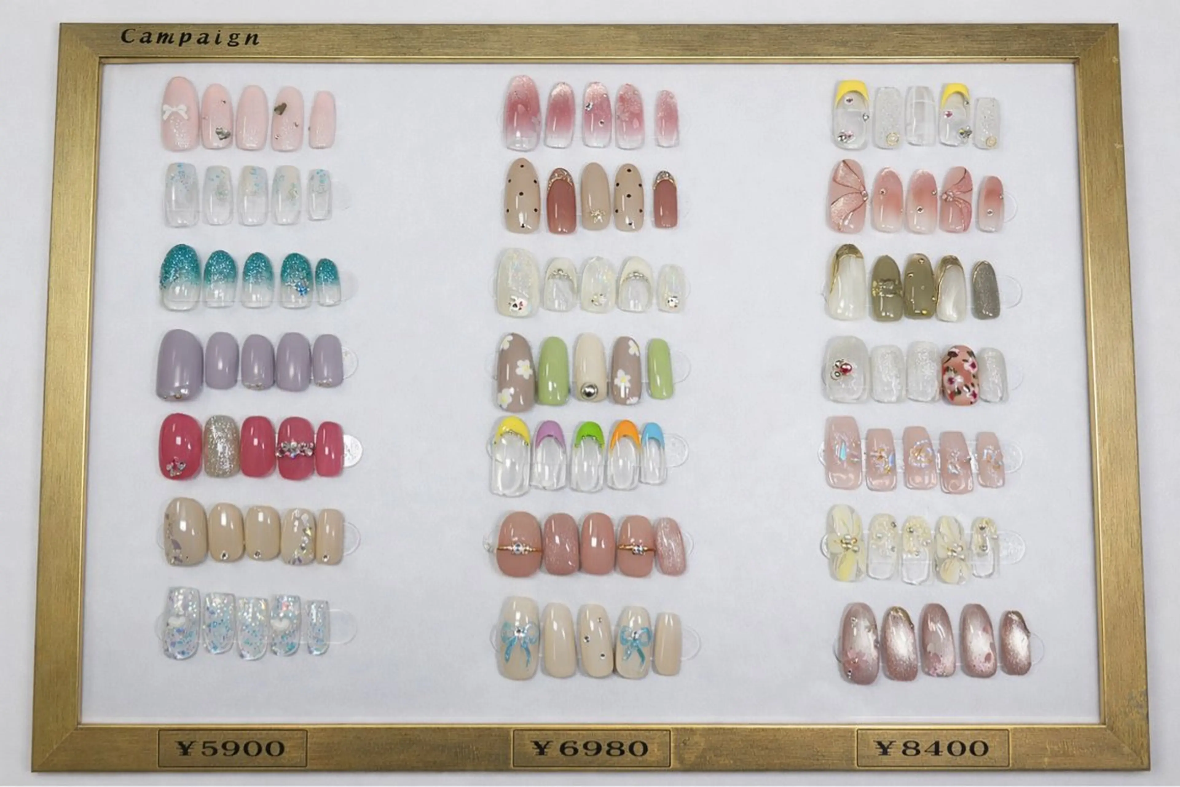 ネイル Ruby Crownのネイルデザイン