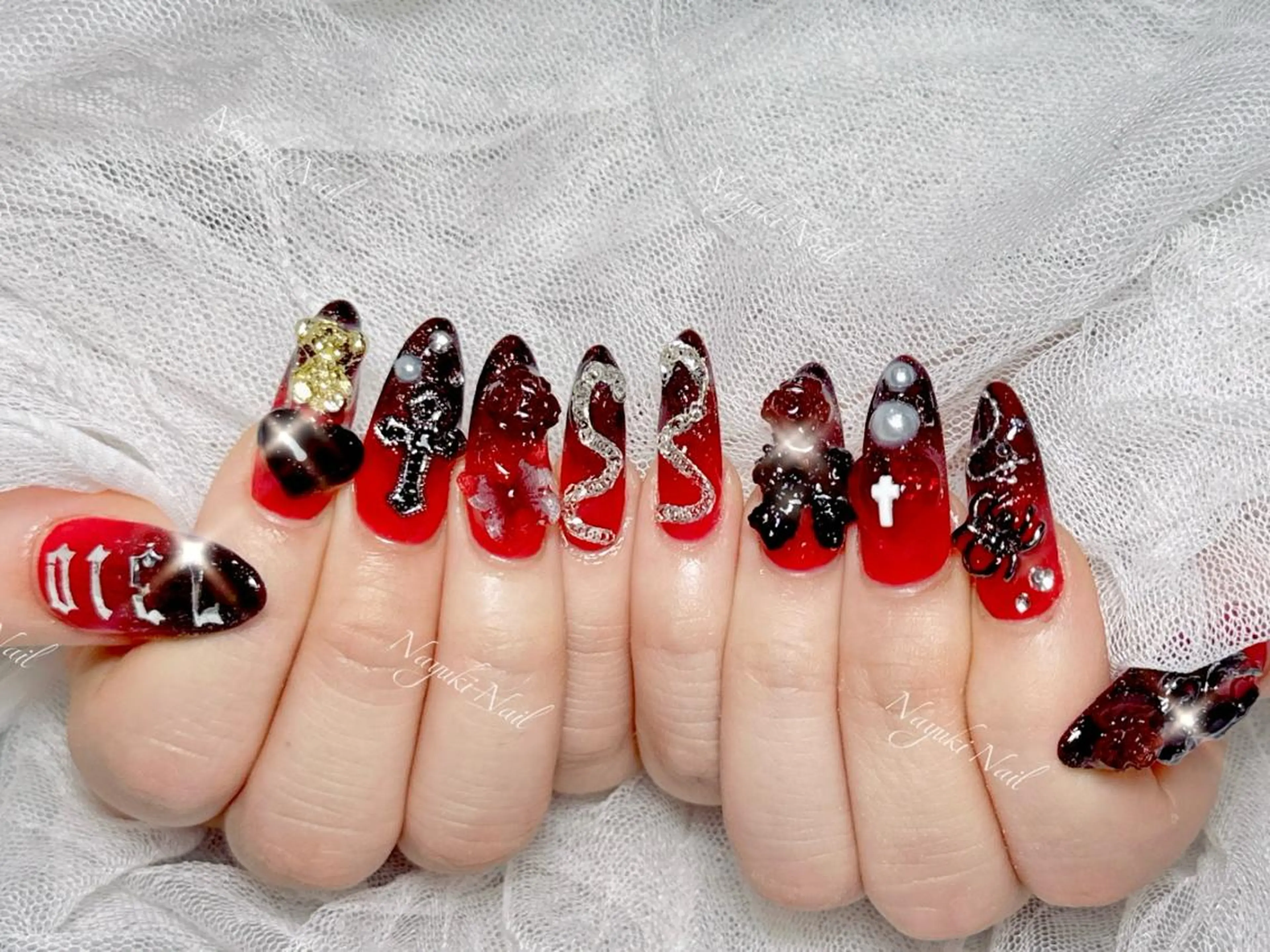 ネイル 🦋 Queenieのネイルデザイン