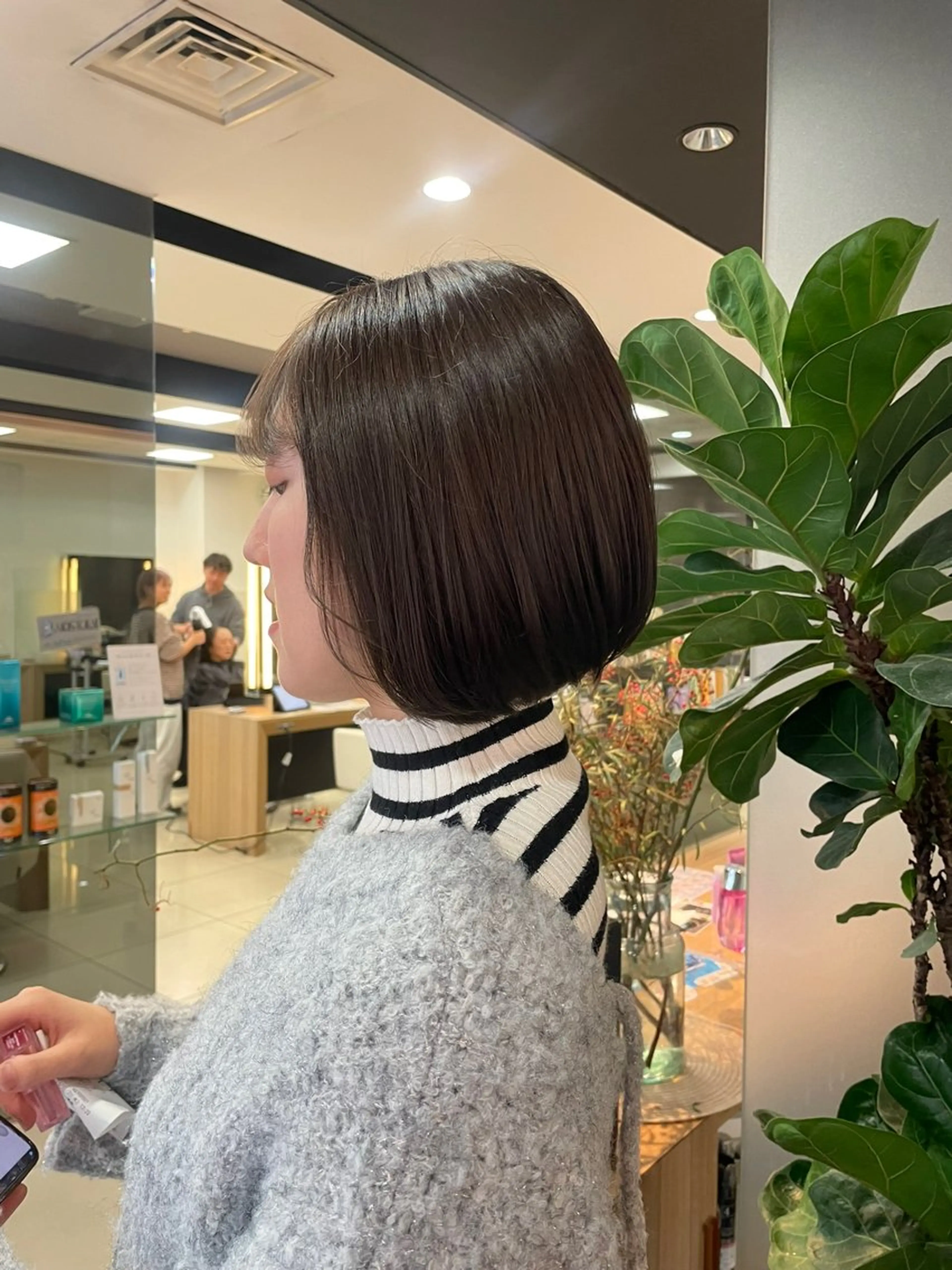 ショート カラー カット ヘアカラー トリートメント ハイトーン/レイヤー 似合わせ・ユキノのヘアスタイル