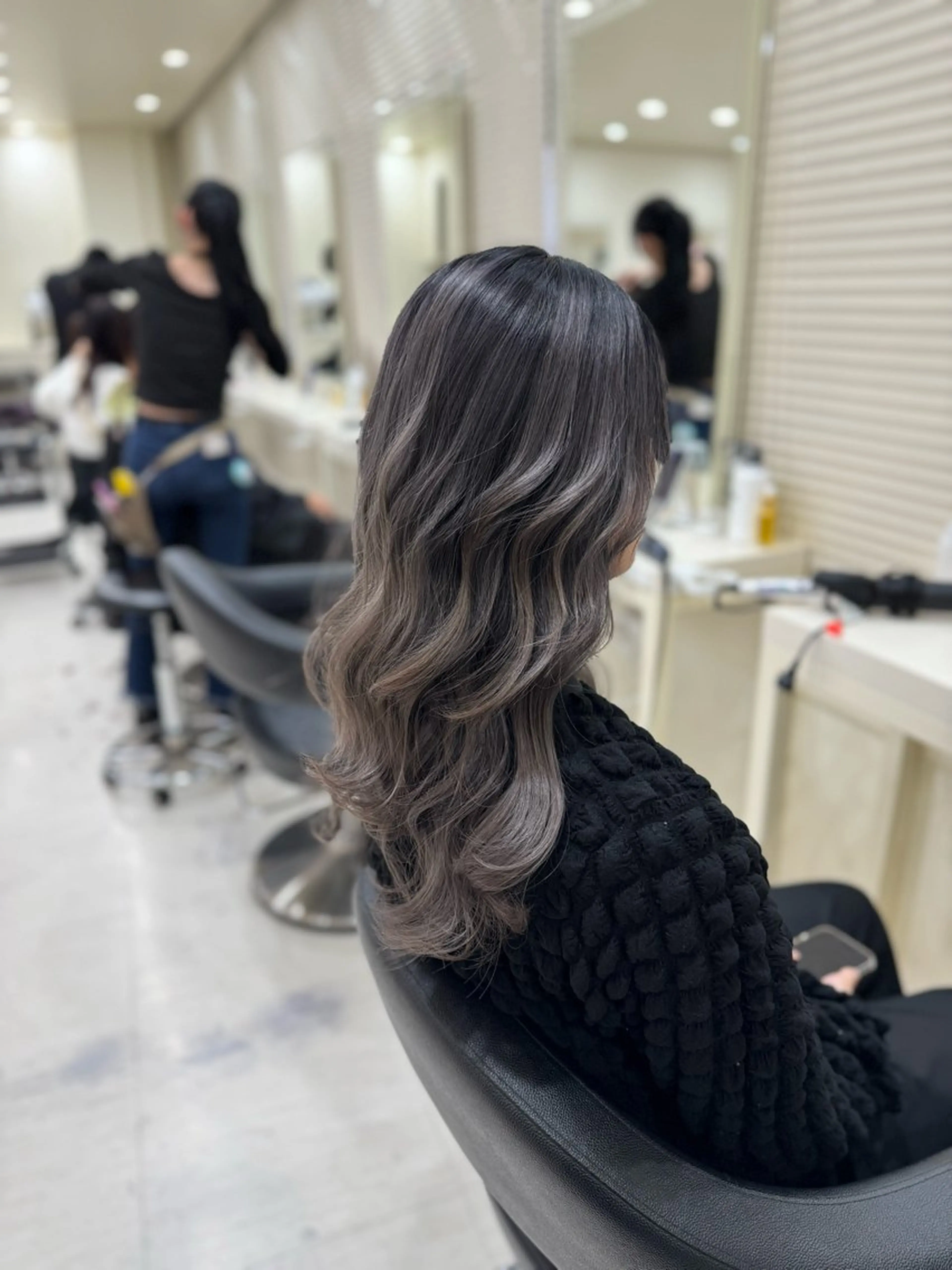 ロング レイヤーカット ヘアカラー 透明感× ブルーブラック/池袋のヘアスタイル