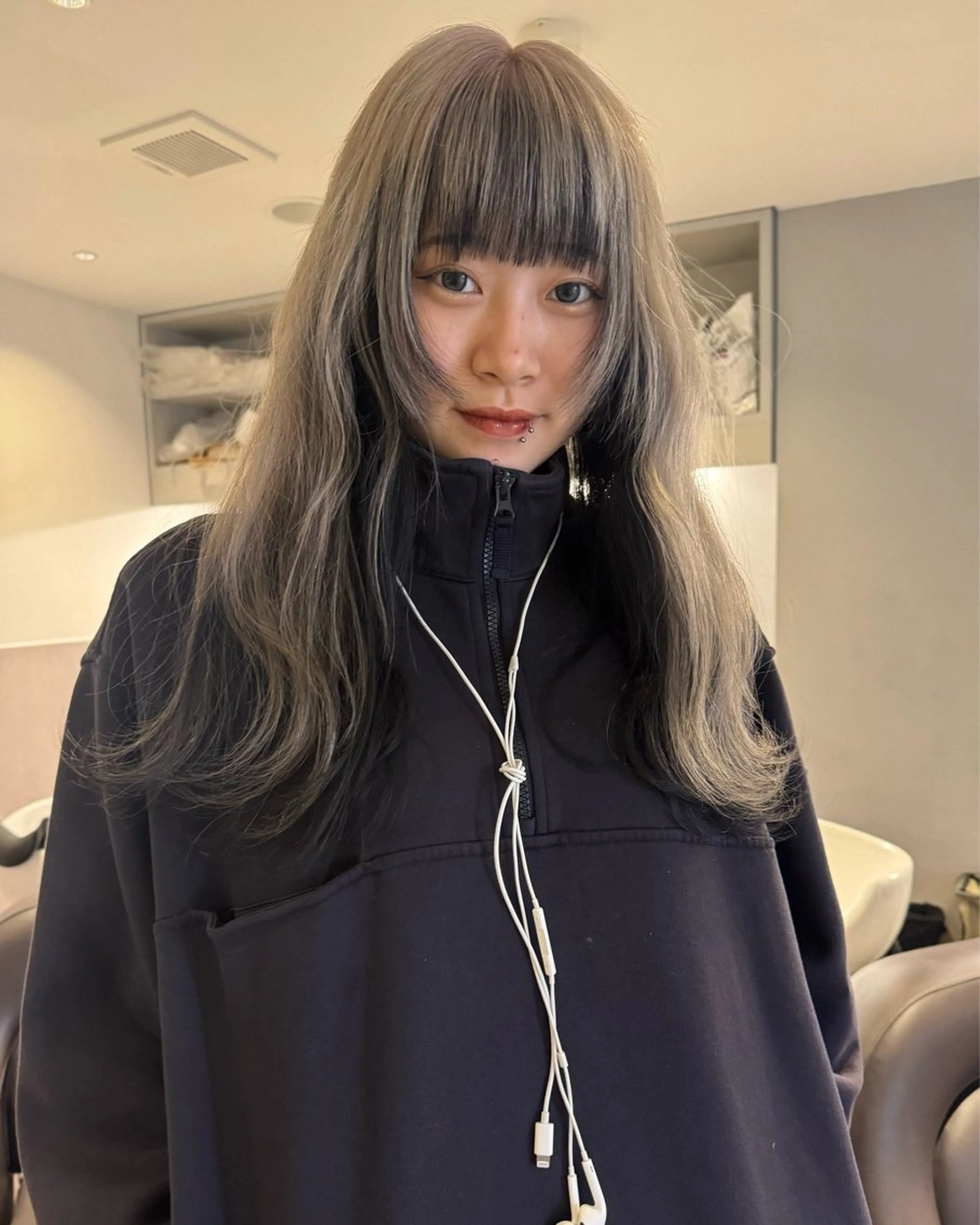 ロング カラー デザインカラー ヘアカラー トリートメント RAIMA ケアハイトーンのヘアスタイル
