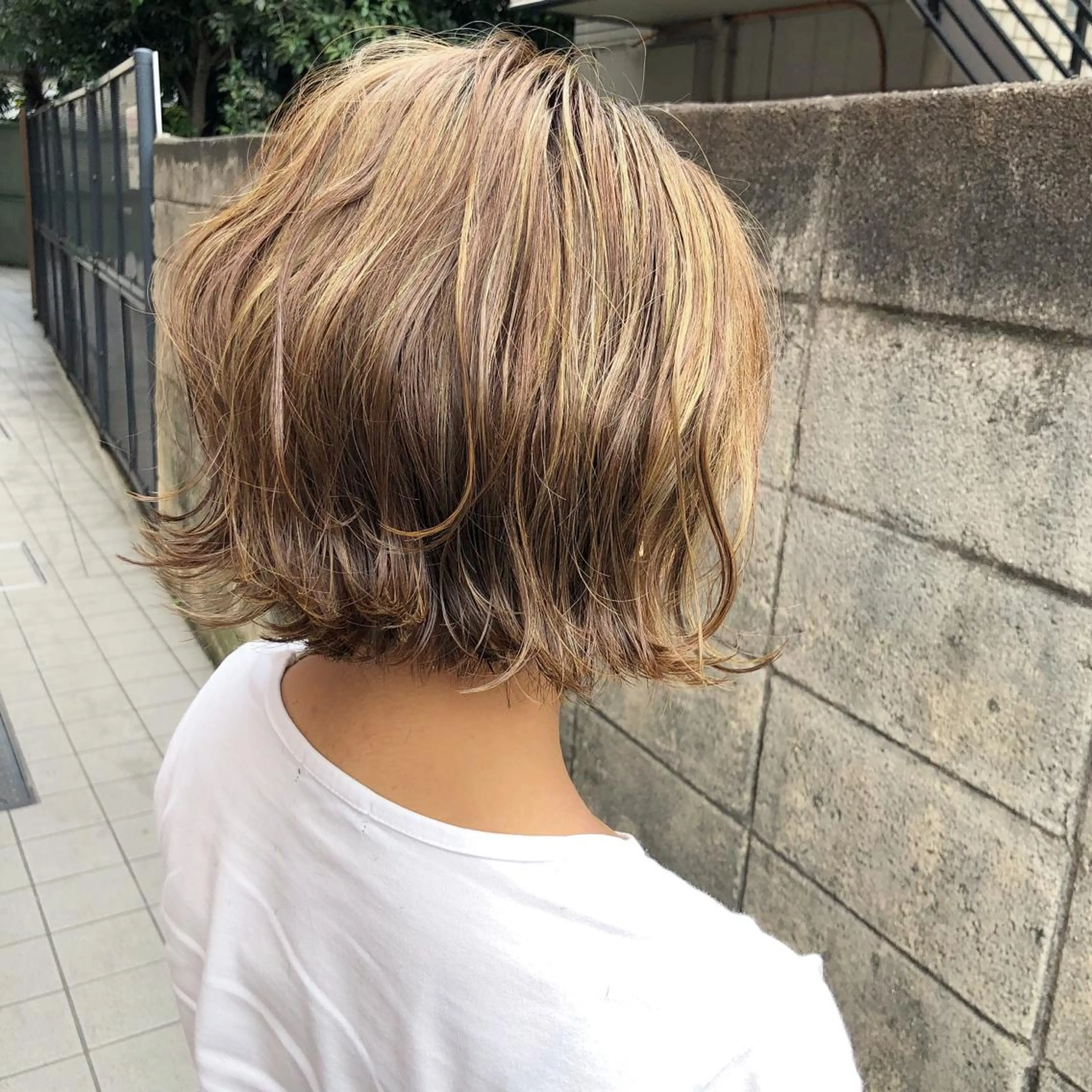 ショート カラー ベージュカラー フォギーベージュ ハイライトカラー ハイライト ヘアカラー 髪質改善、エクステ 山口卓哉のヘアスタイル