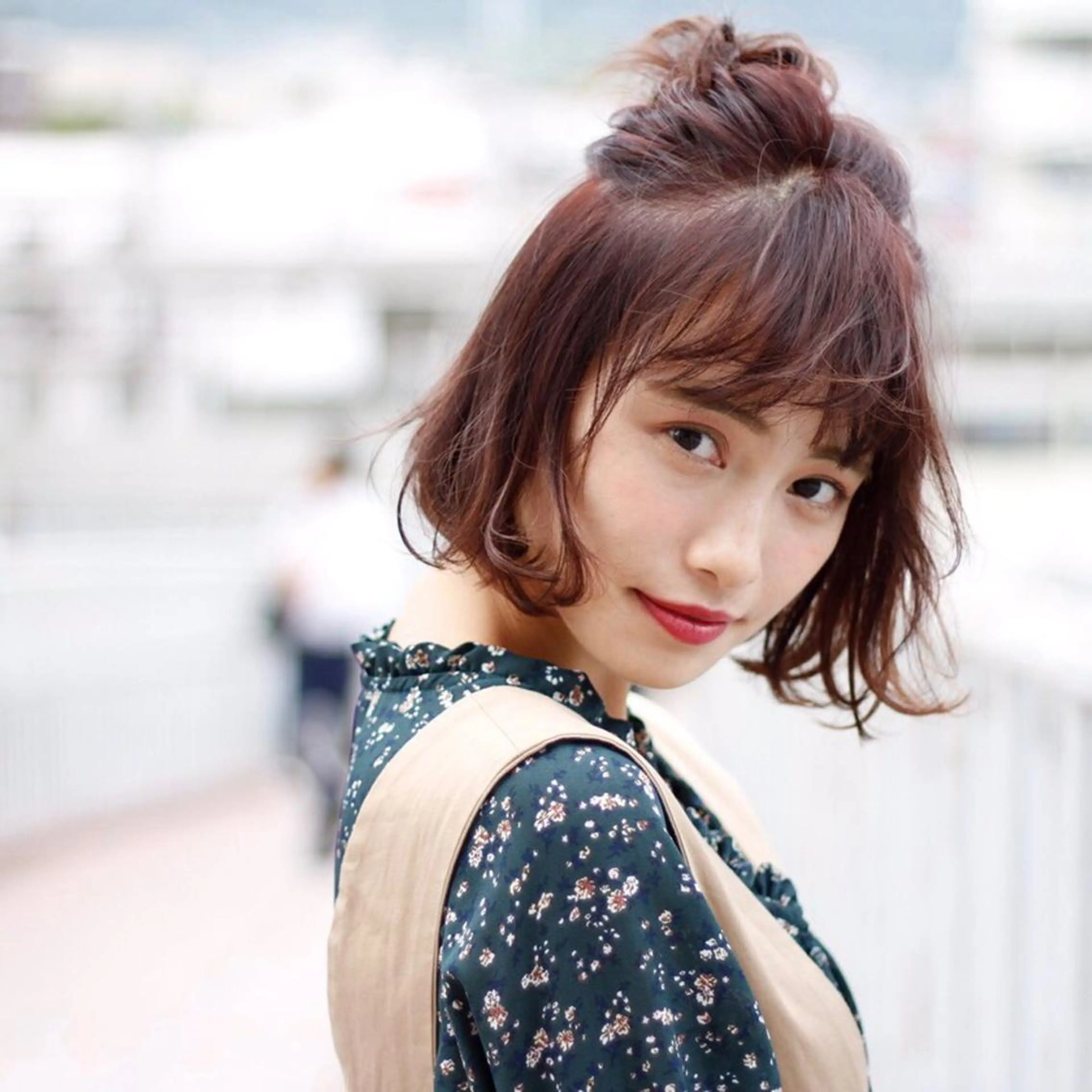 ミディアム 髙井 麻帆のヘアスタイル