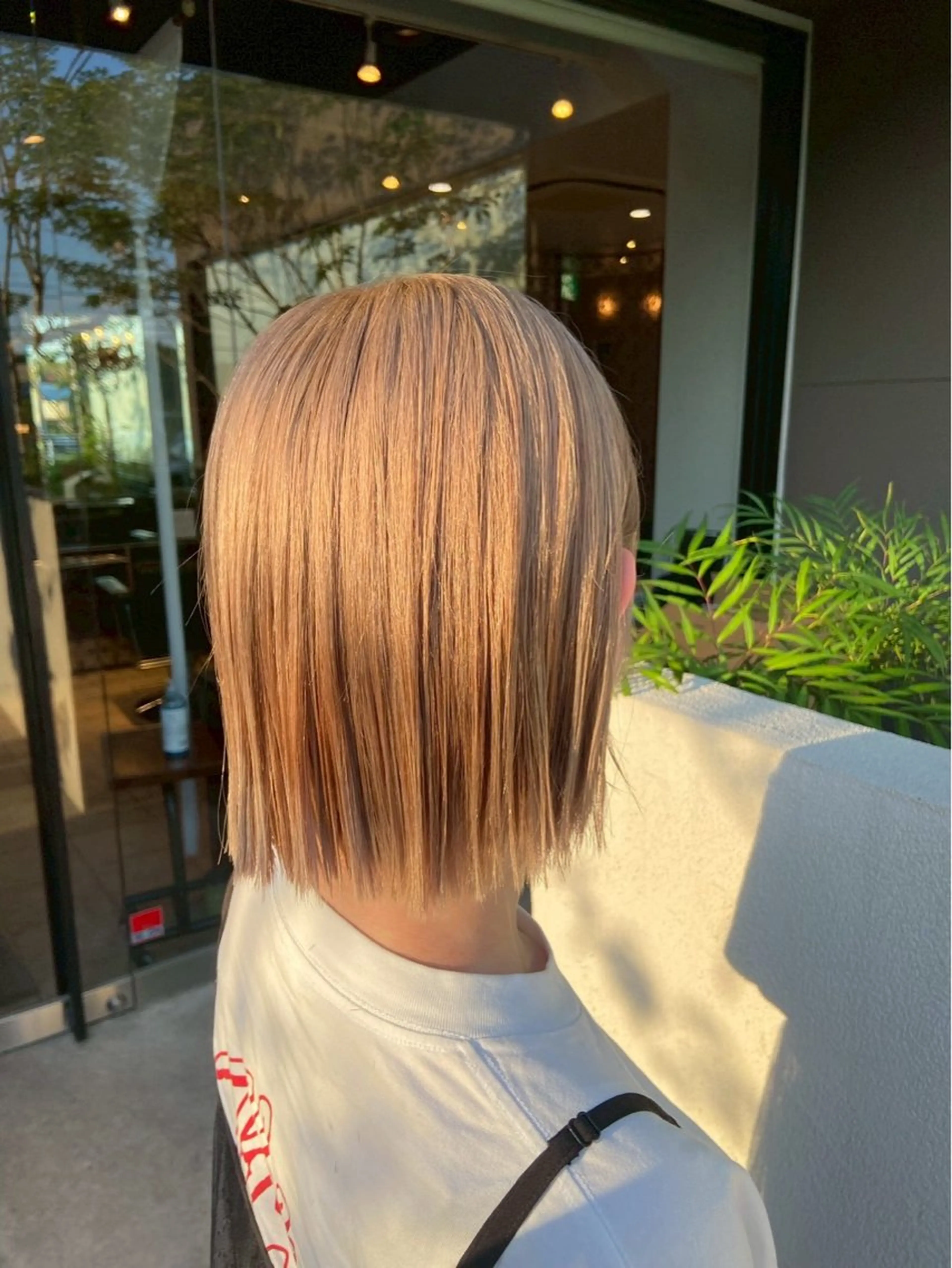 ミディアム カラー ベージュカラー ミルクティーベージュ 安藤 舞衣のヘアスタイル