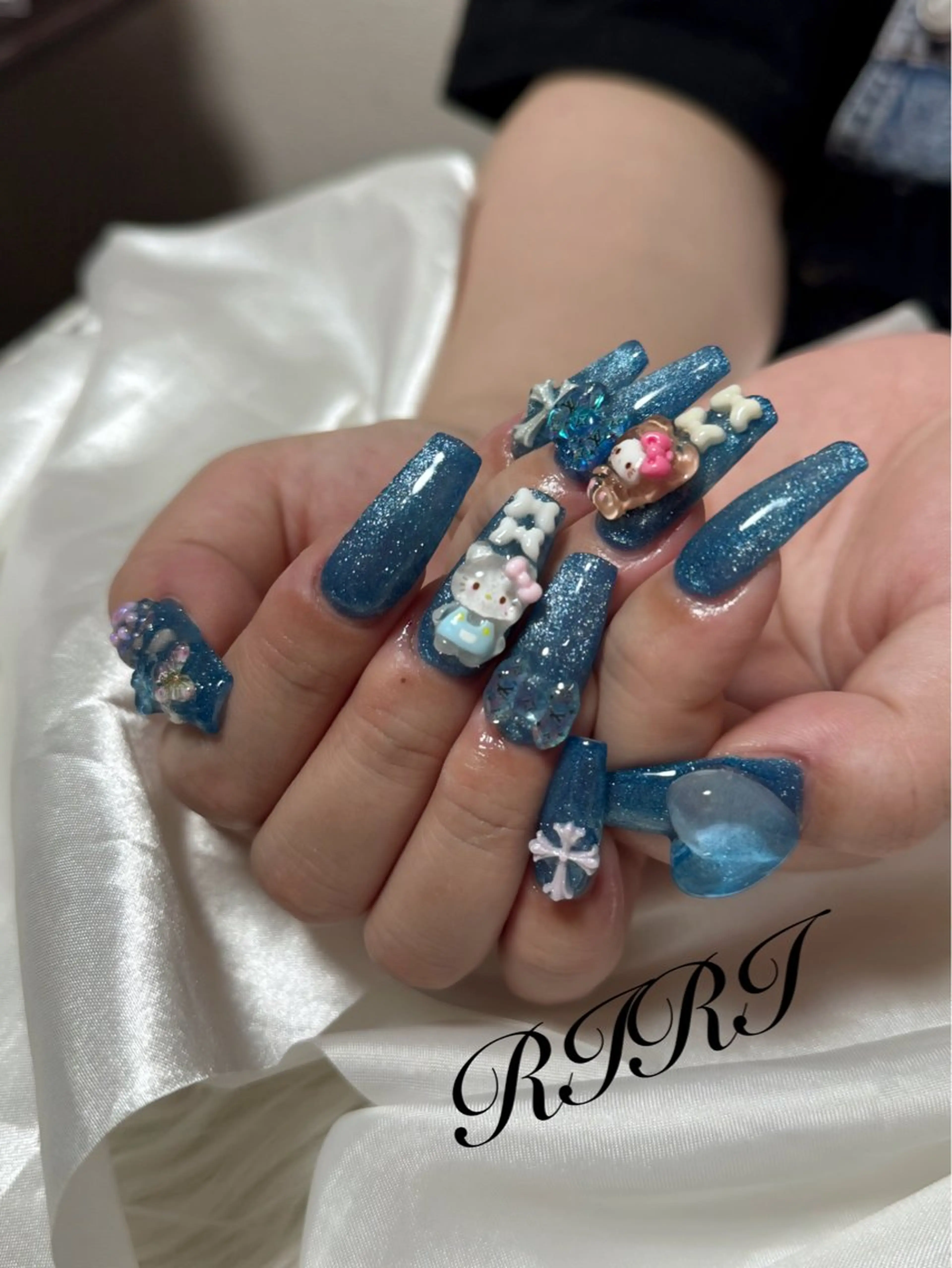 ネイル ブルー フラッシュネイル ジェルネイル キラキラネイル マグネットネイル ハンドネイル riri オーナーのネイルデザイン