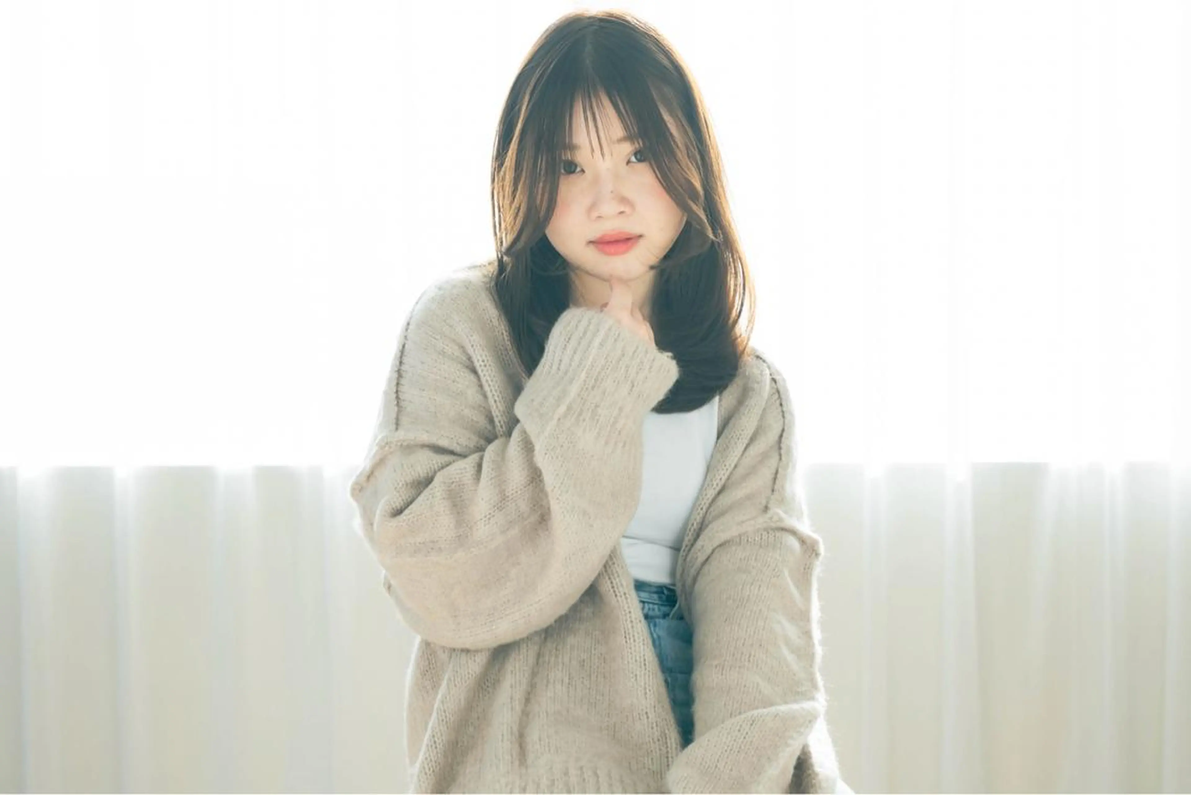 セミロング カラー 韓国風ヘア レイヤーカット シースルーバング 小野 和摩のヘアスタイル