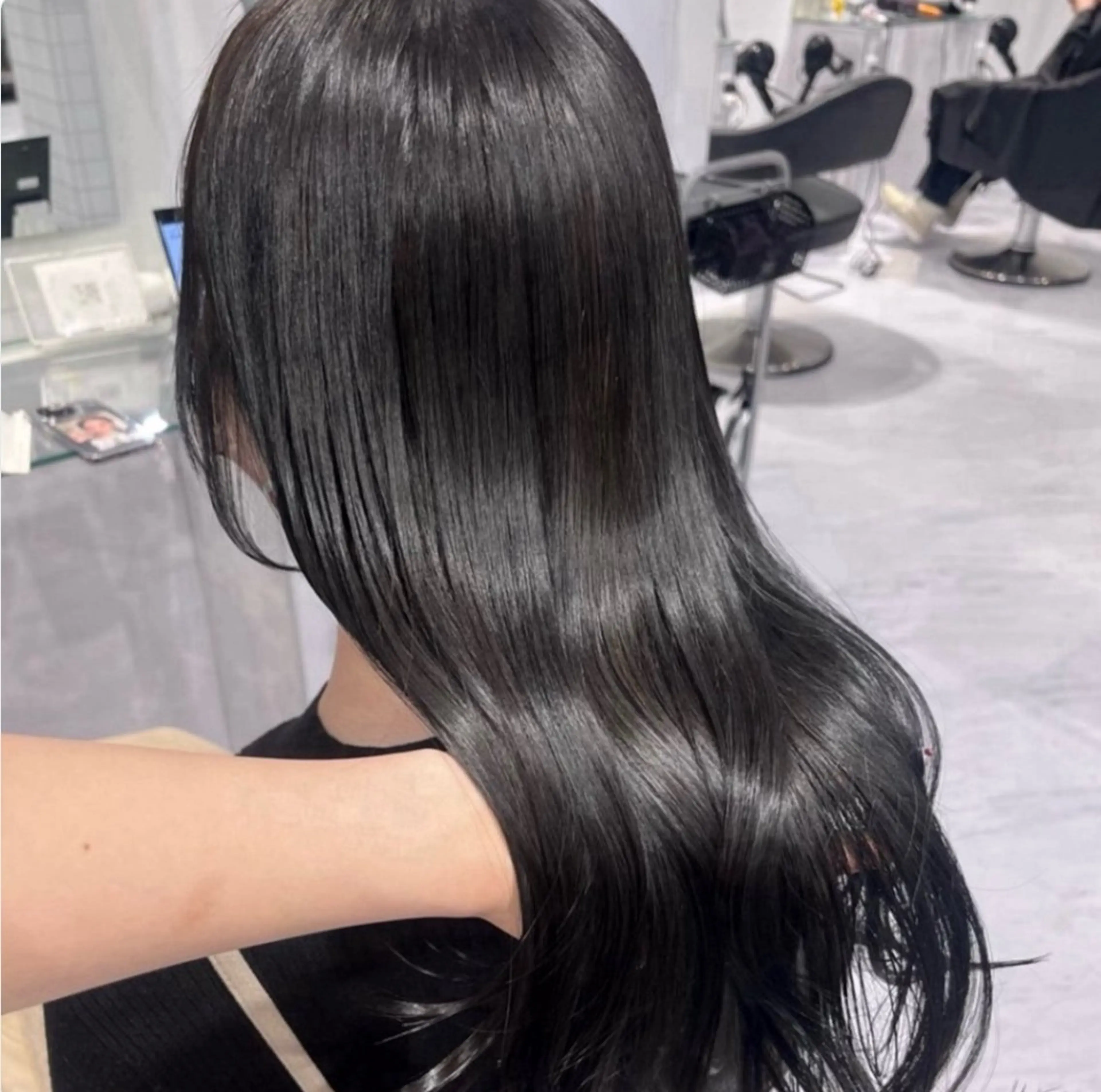 ロング カラー 🫧うる艶トレンド 🫧透明感カラーのヘアスタイル