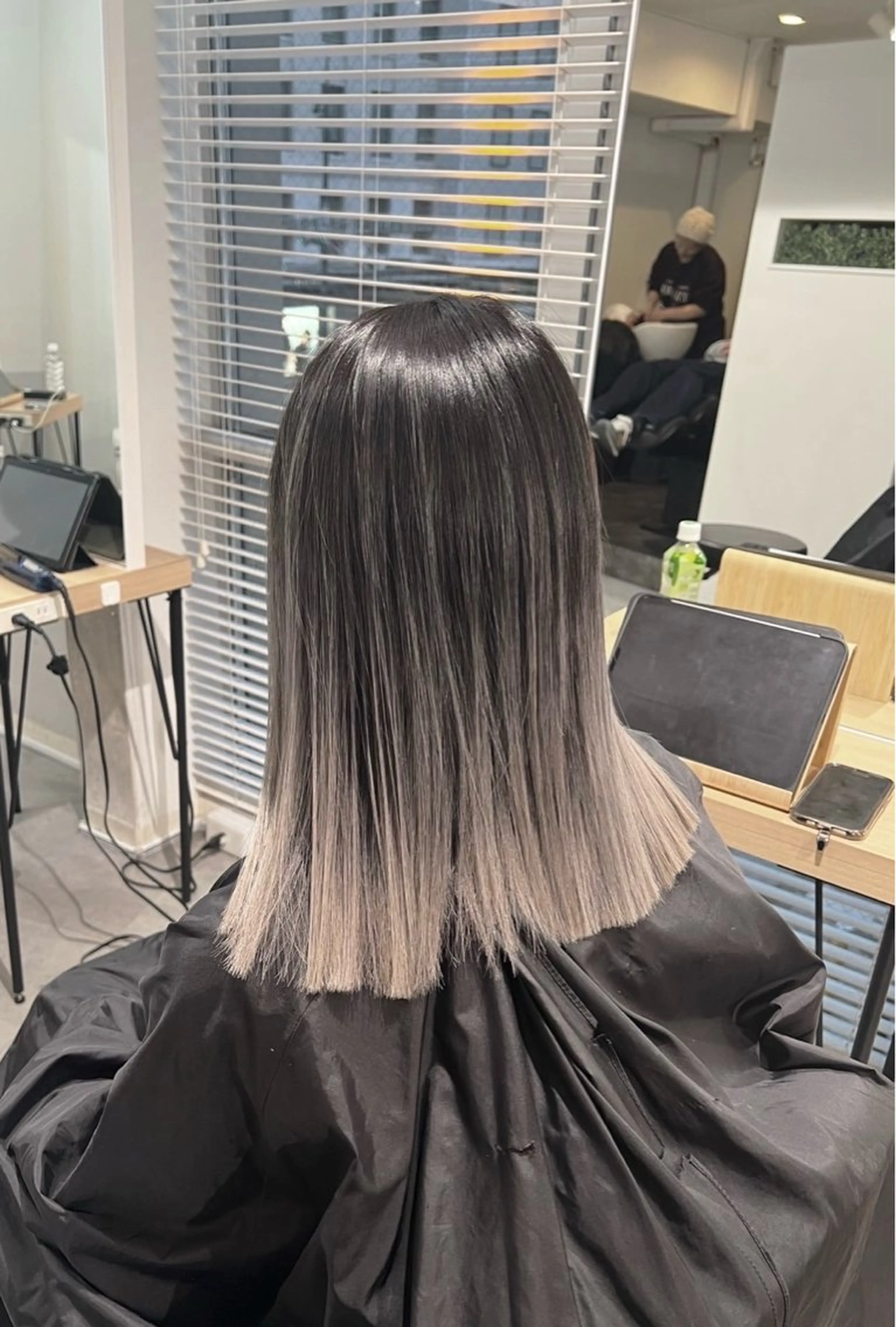 ミディアム カラー バレイヤージュ グレージュ レイヤーカット ヘアカラー トリートメント ROBIN所属・指名数No.1 /NAOYAのヘアスタイル