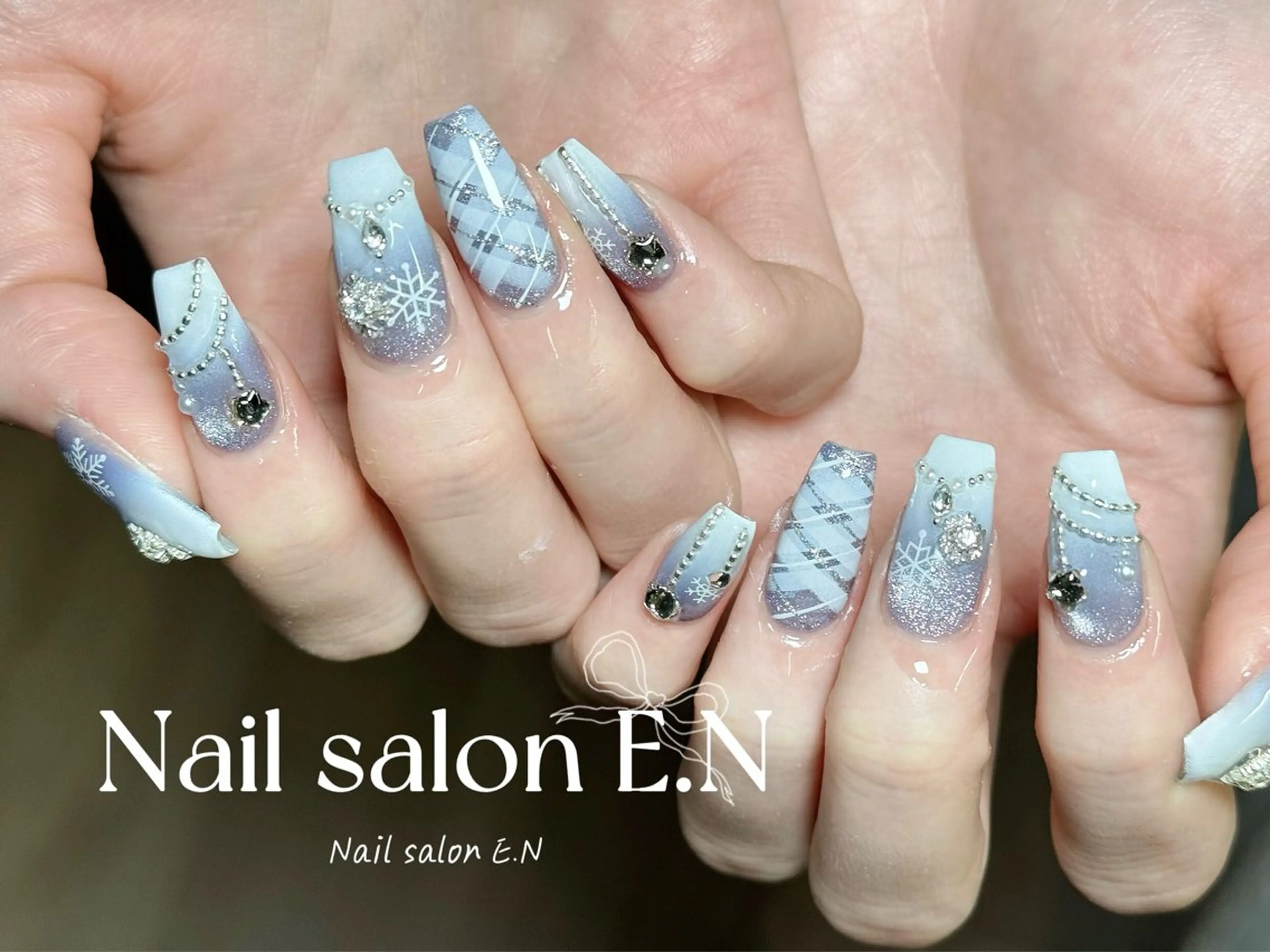 ネイル アートネイル オーロラネイル ブラウン クリアネイル フレンチネイル ハンドネイル E.N🦋 長さ出し/持ち込みのネイルデザイン