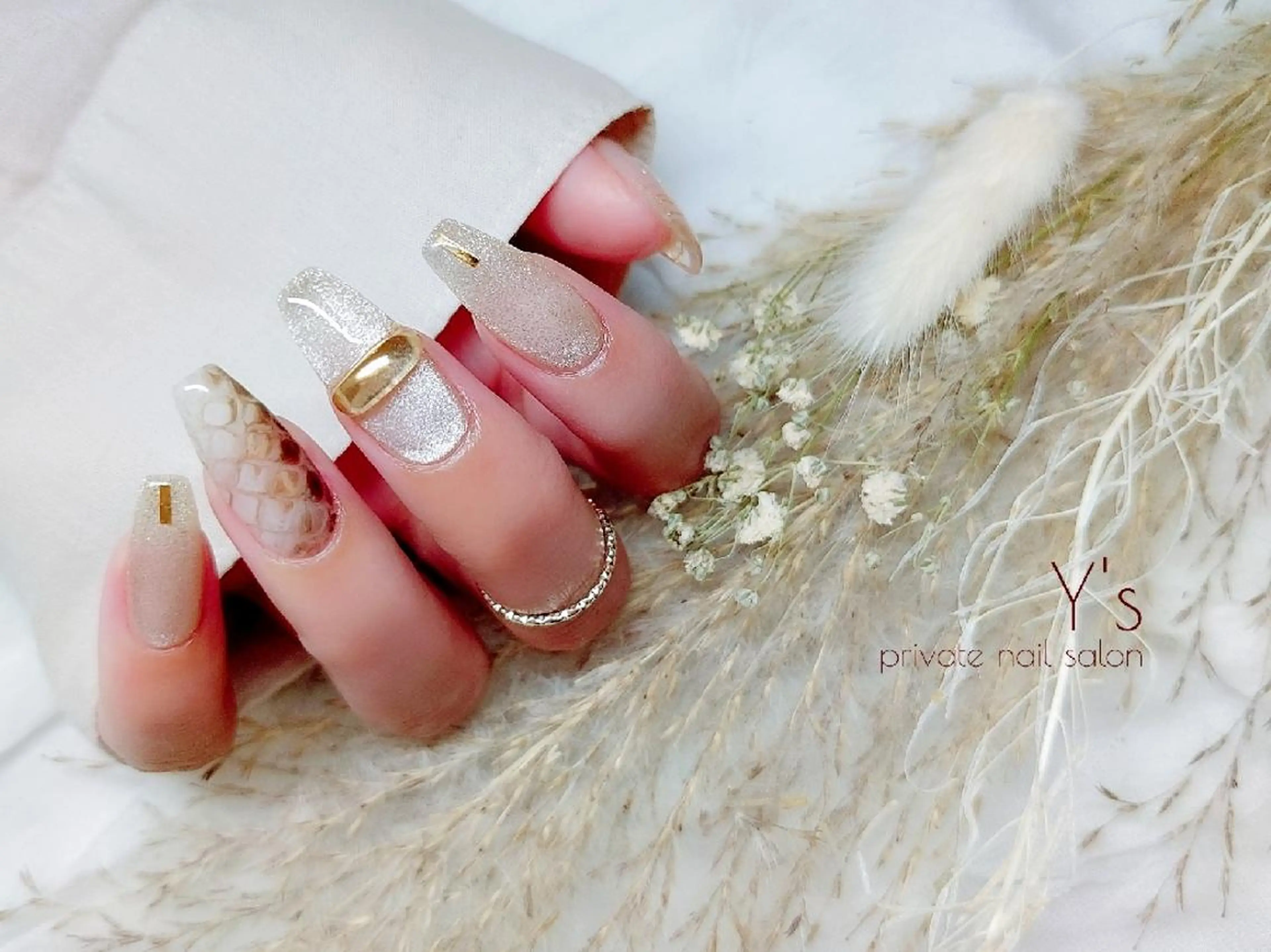 ネイル YUMI NAGAI  のネイルデザイン