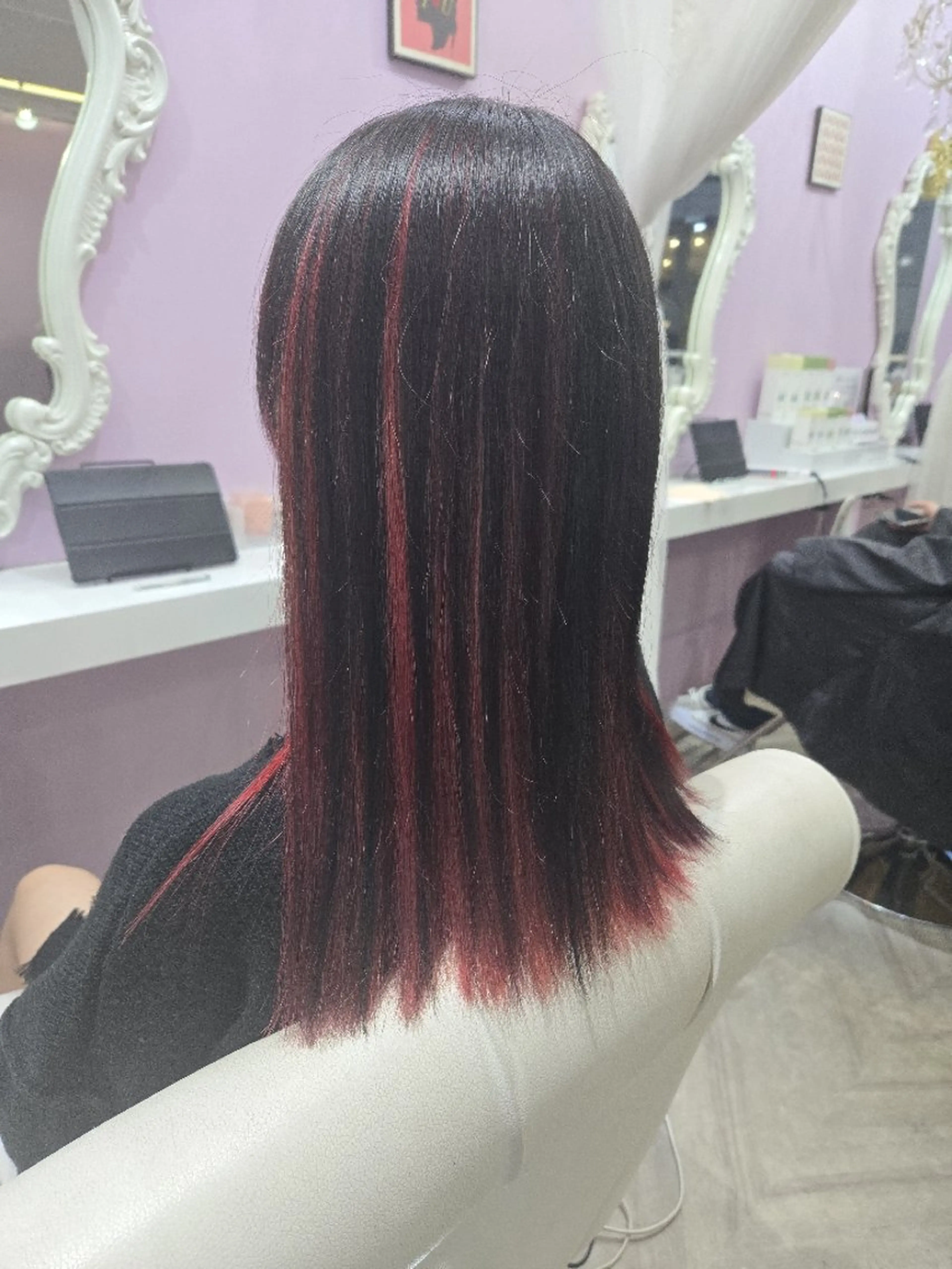 セミロング カラー インナーカラー レッドカラー ナカシマ  アユミのヘアスタイル