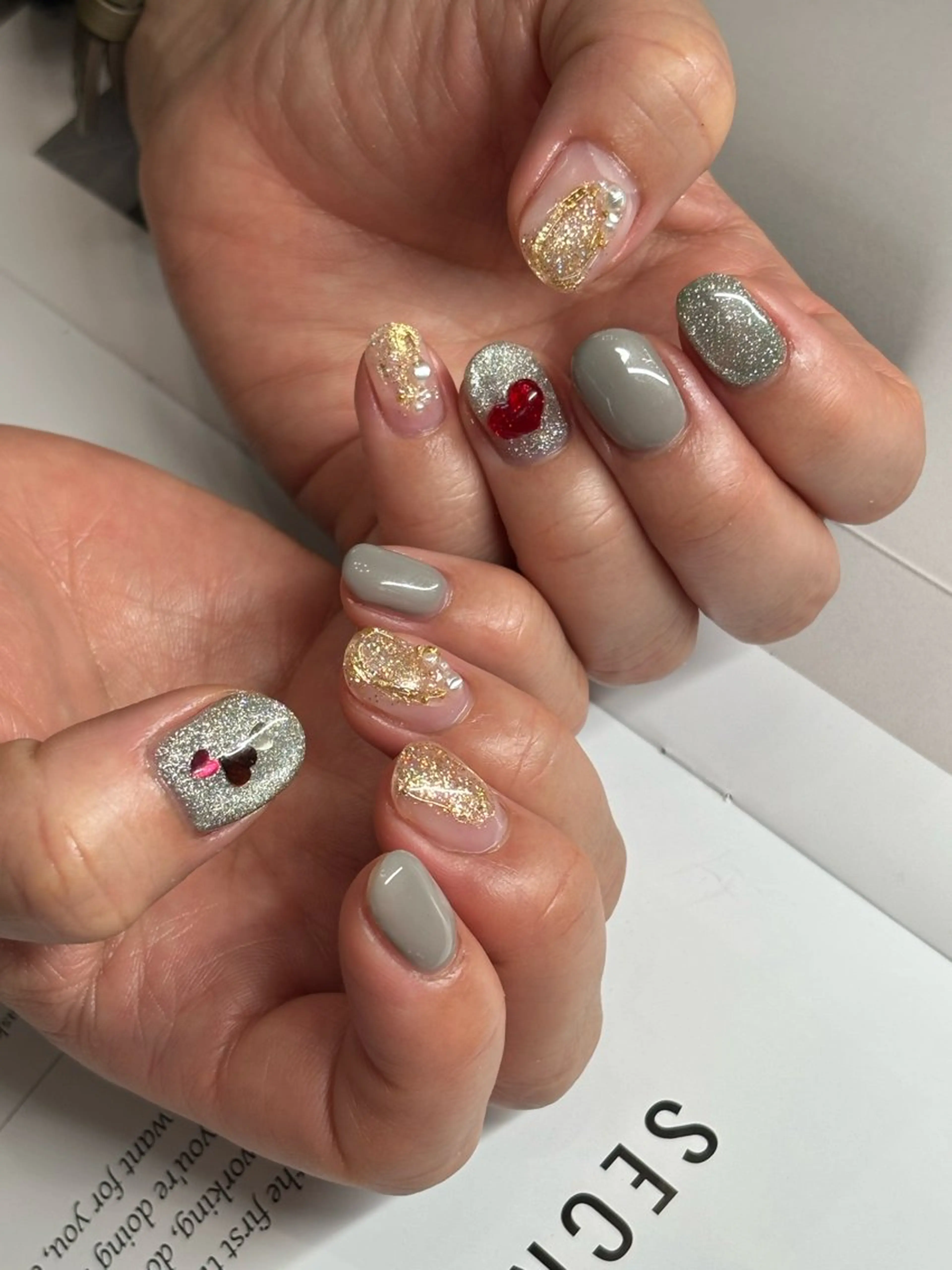 ネイル ゴールド バレンタイン ネイルアトリエ プラスメリーのネイルデザイン