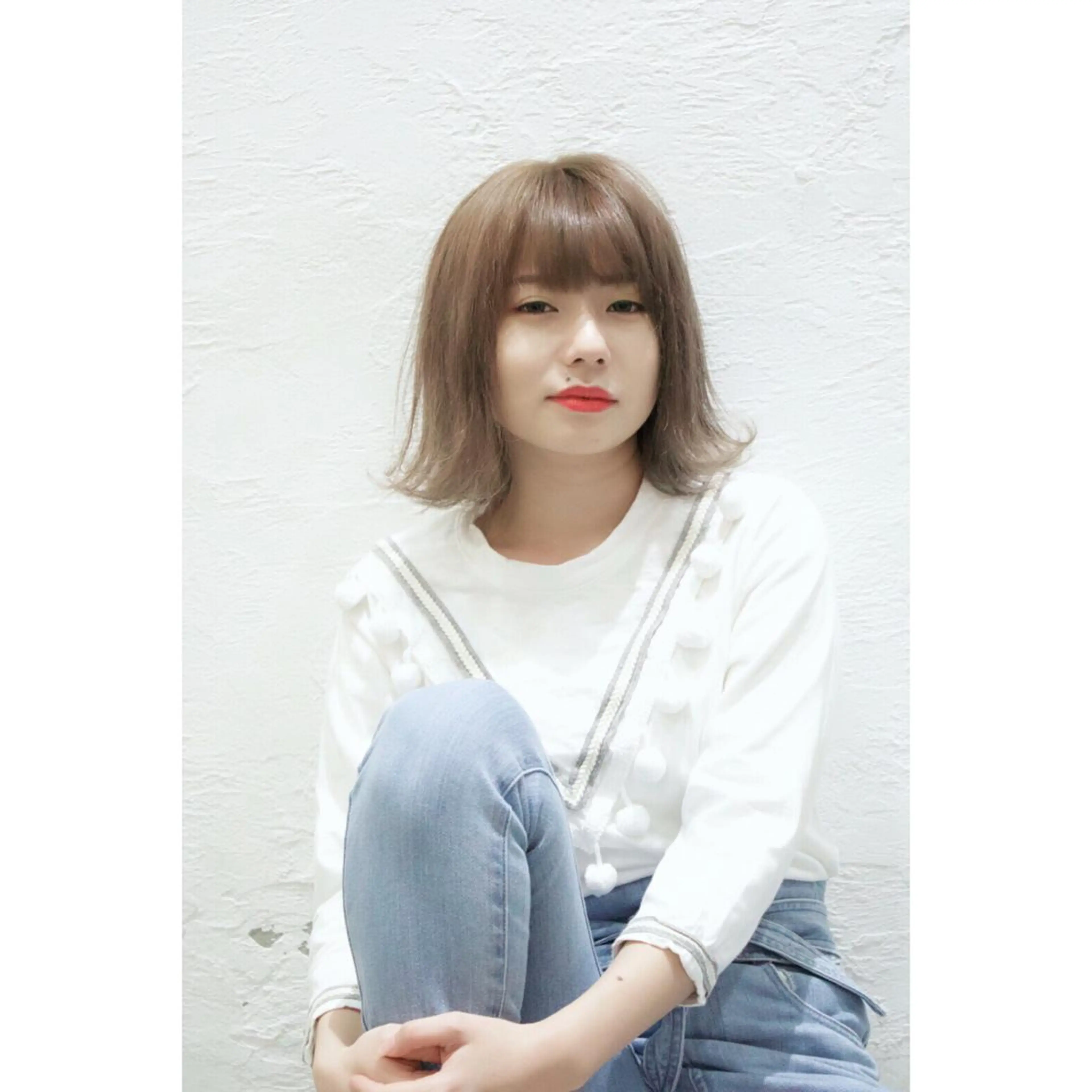 ミディアム カラー アッシュ ベージュカラー ブリーチ カット ヘアカラー fio マナミのヘアスタイル