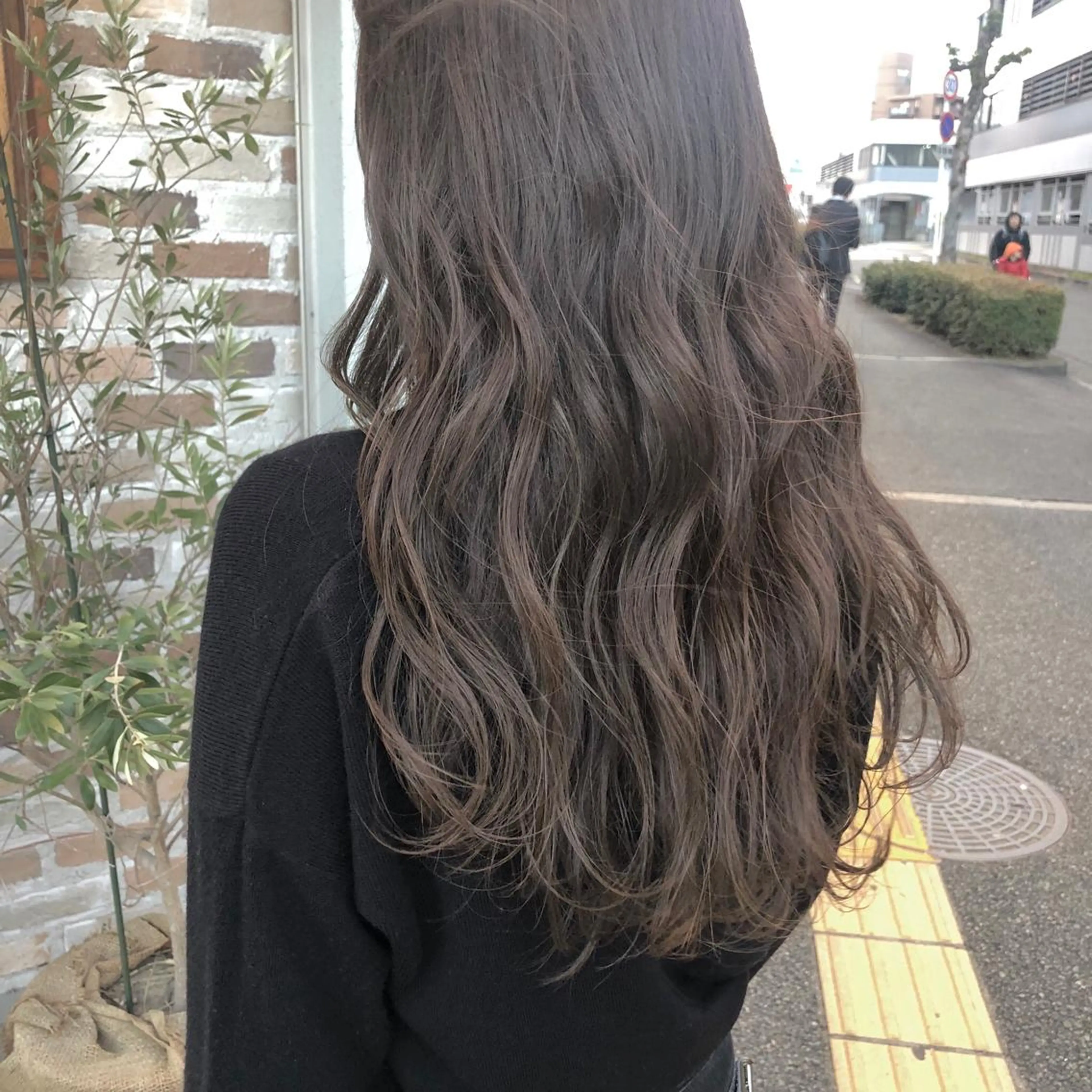 ロング カラー アッシュ アッシュグレー 🪞顔周りカット🪞 北里朋子のヘアスタイル