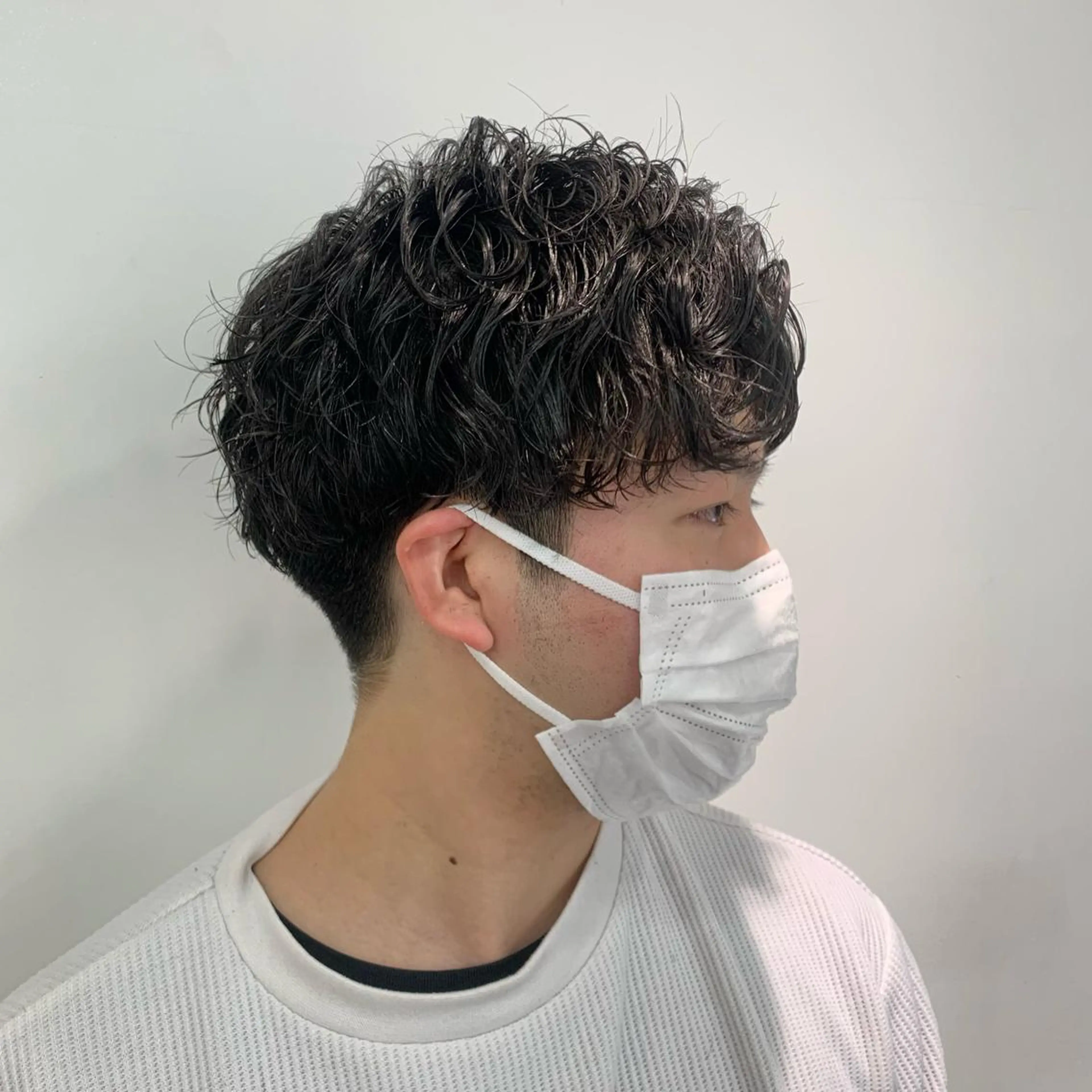 ショート パーマ メンズ センターパート メンズパーマ カット パーマ メンズ特化美容師/ 藤戸 椋のヘアスタイル