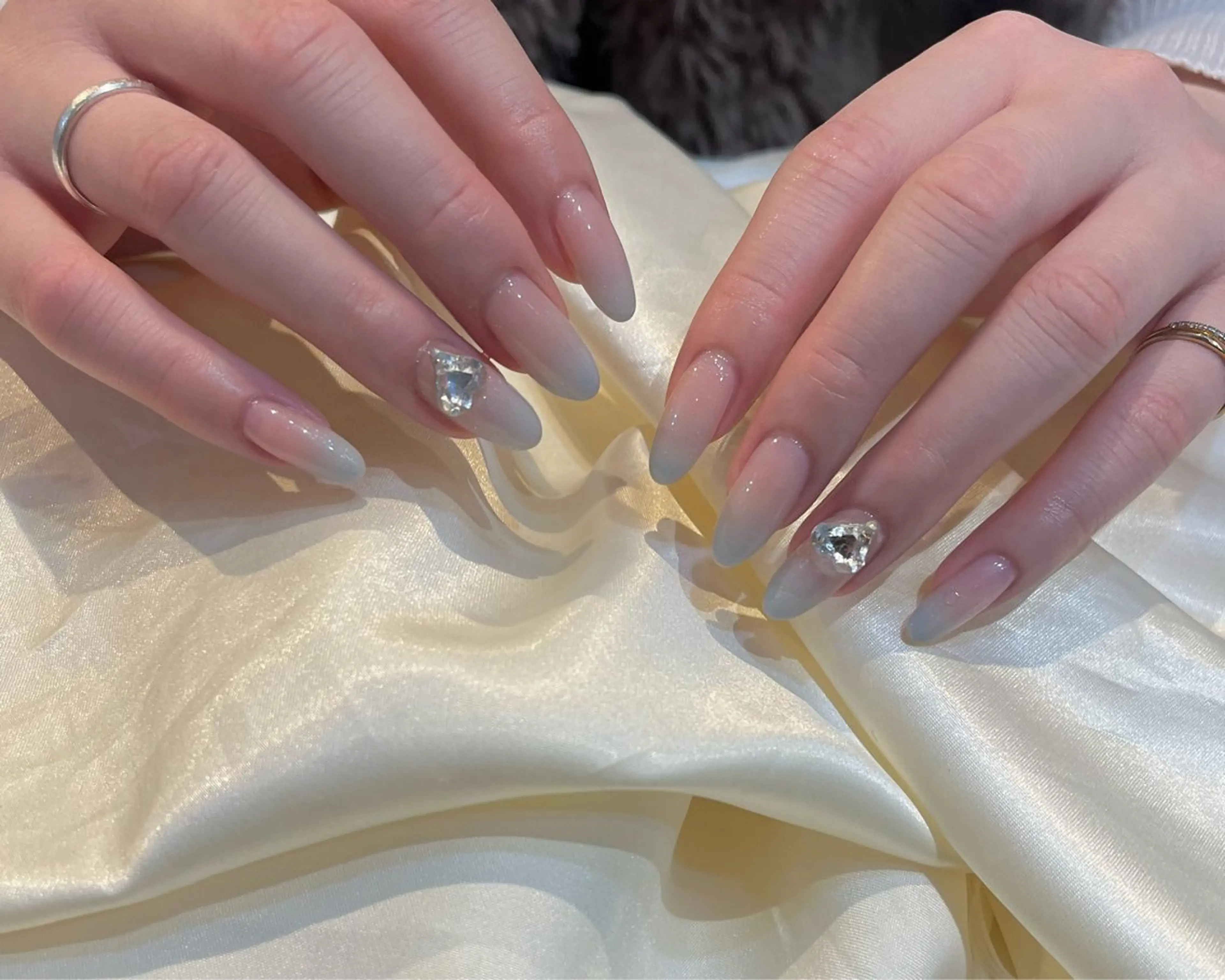 ネイル グラデーション ハート 水色 友田 晴香のネイルデザイン