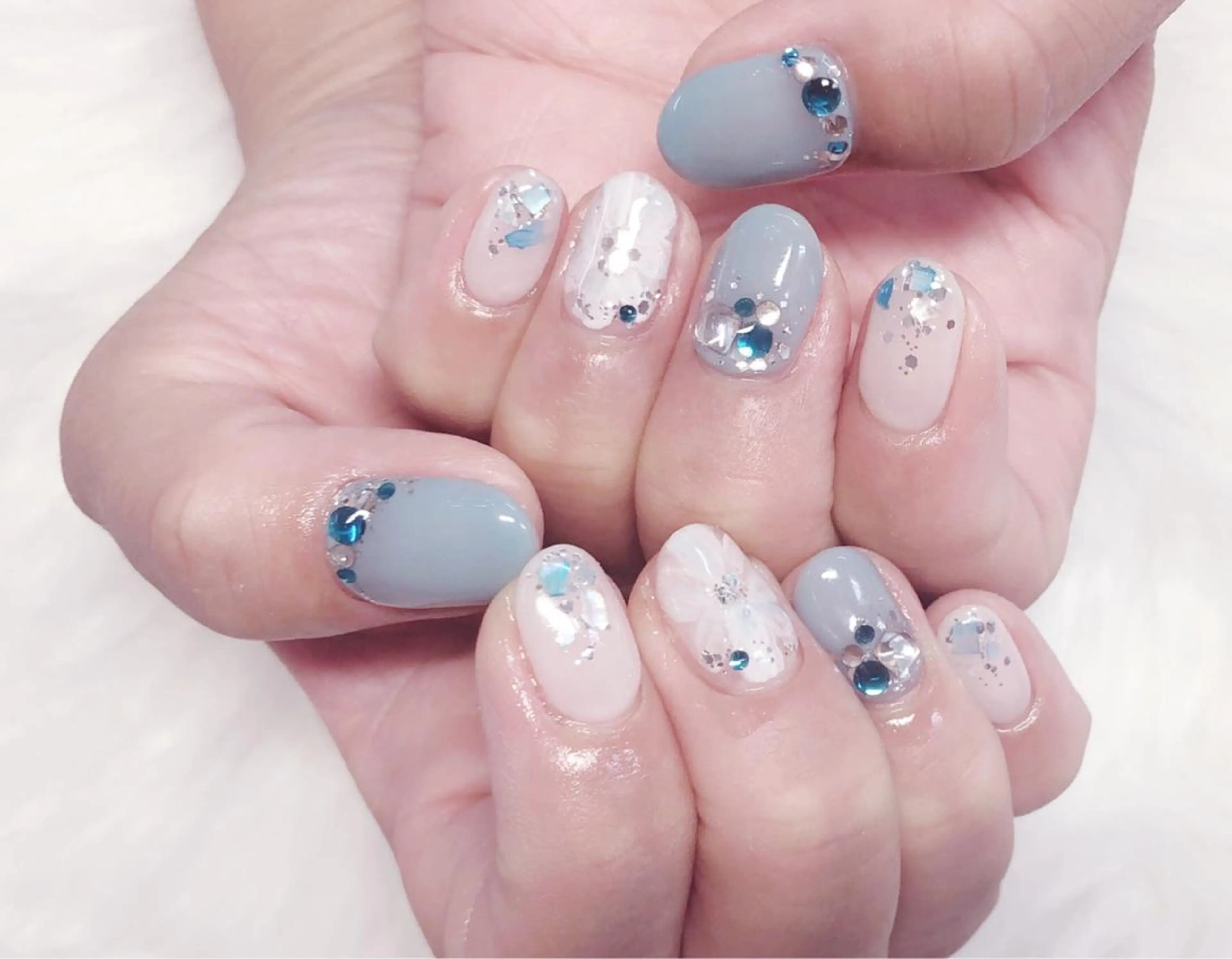 ショート ハンドネイル MoonNail ユリ🌸のネイルデザイン