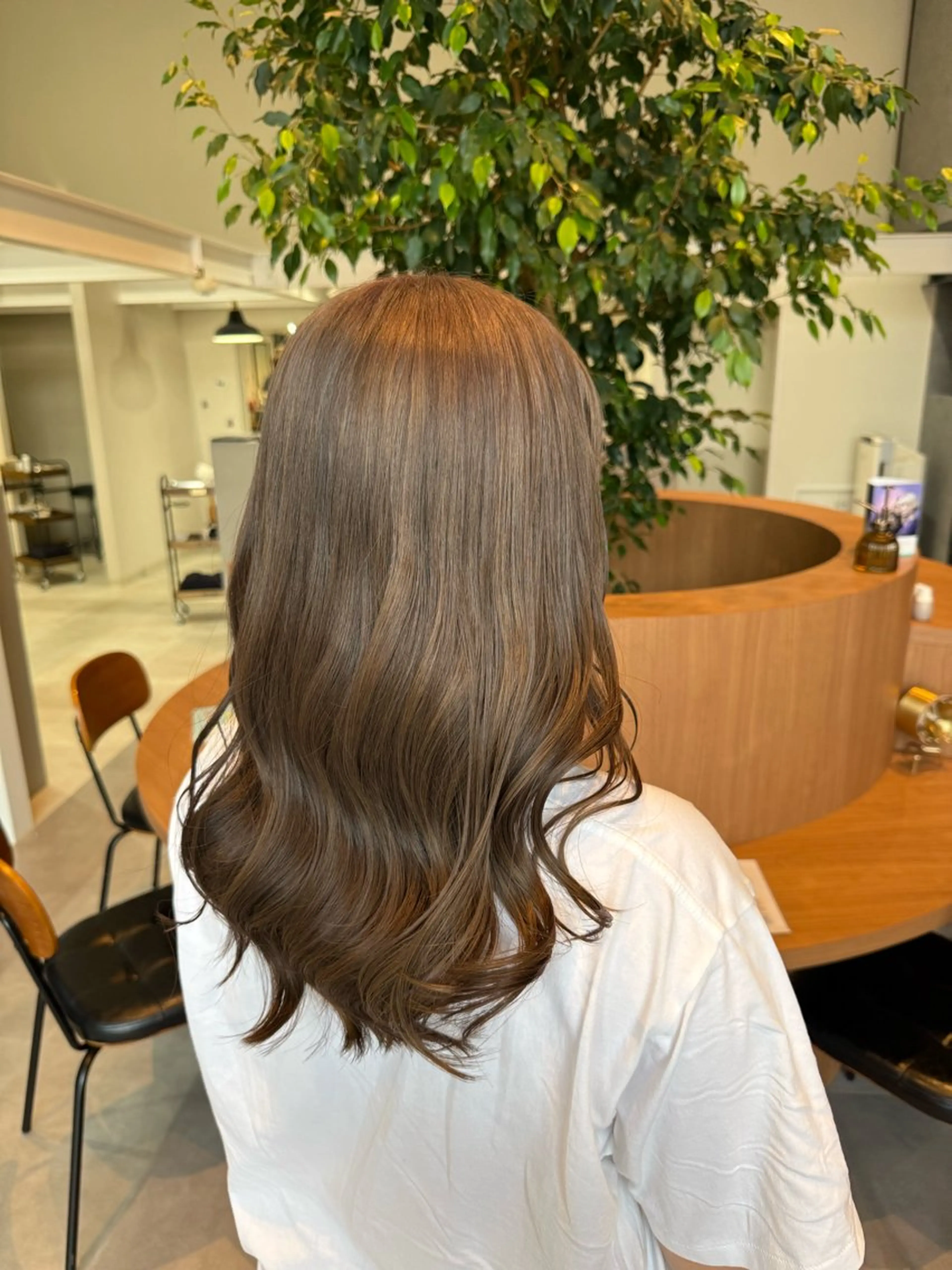 ロング カラー グレージュ ミルクティーグレージュ カット ヘアカラー ayaka |トレンドヘアのヘアスタイル