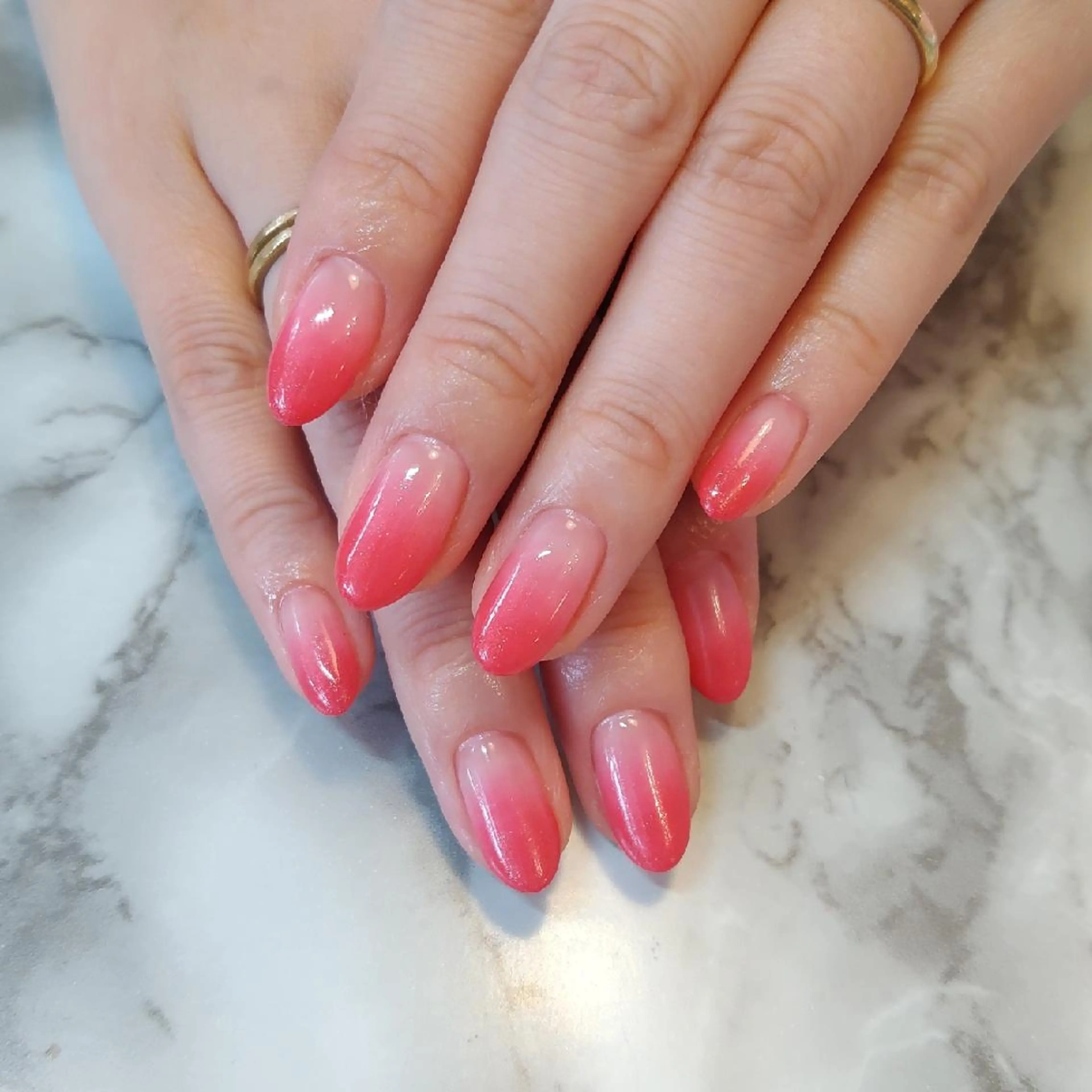 ネイル グラデーション ジェヌインネイル 河内のネイルデザイン