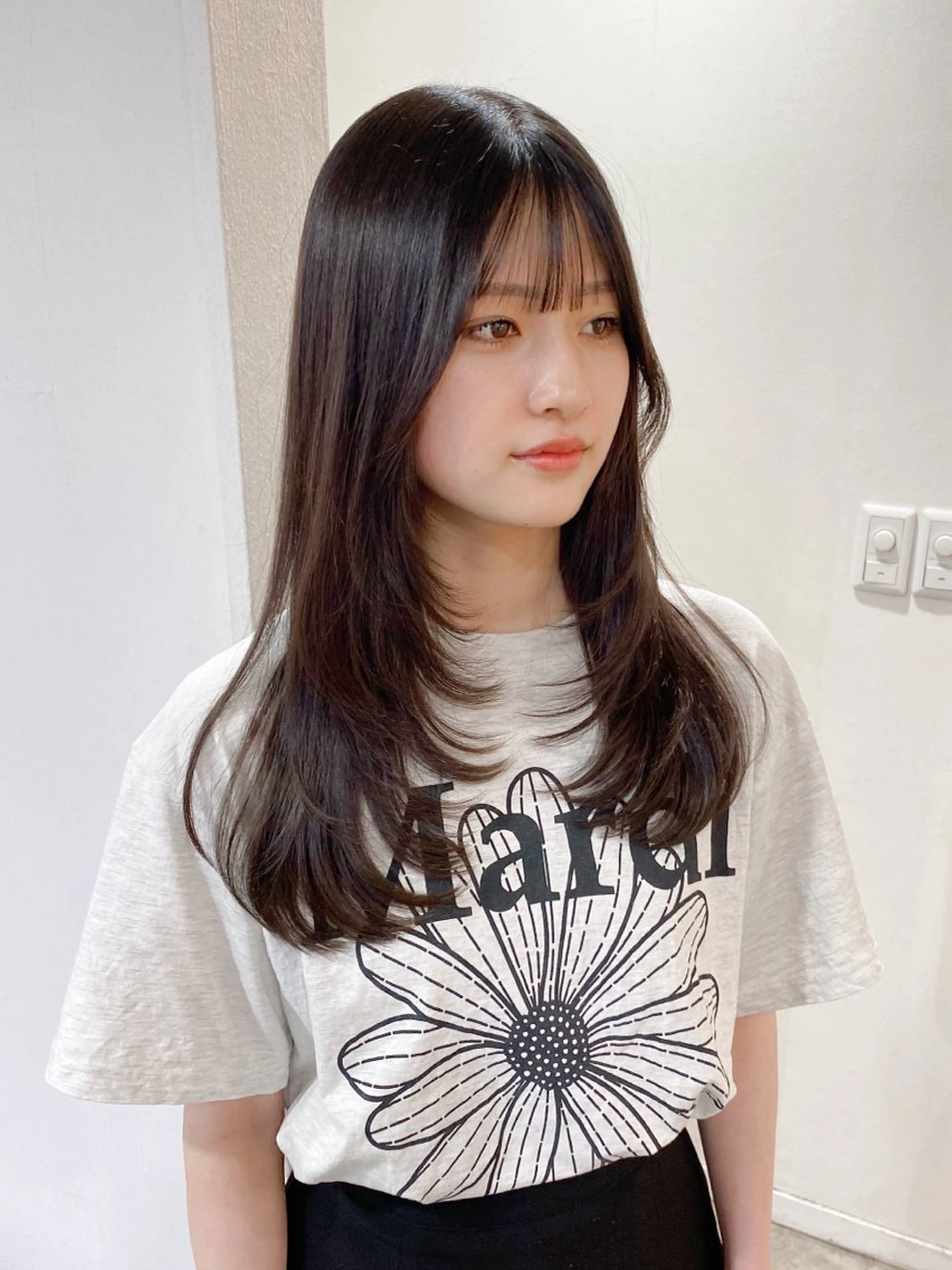 セミロング カラー グレージュ オリーブグレージュ オリーブグレー 顔周りカット レイヤーカット カット ヘアカラー トリートメント kohana 🎀韓国ヘア🎀🤍のヘアスタイル