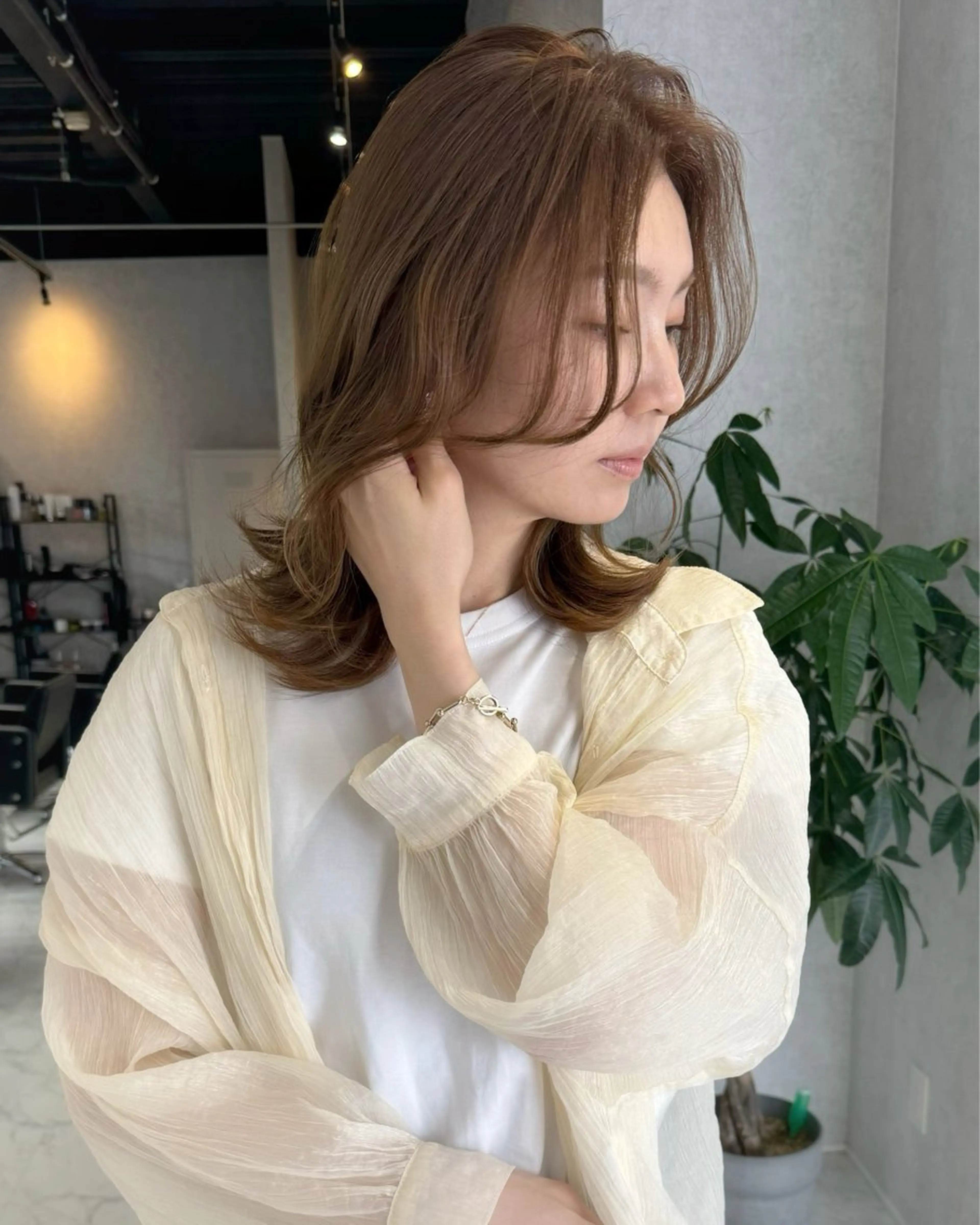 ミディアム カラー ヘアアレンジ バレイヤージュ ブリーチ ダブルカラー ハイライトカラー ハイトーンカラー カット アンドウ ユウ/ レイヤーカット/韓国のヘアスタイル