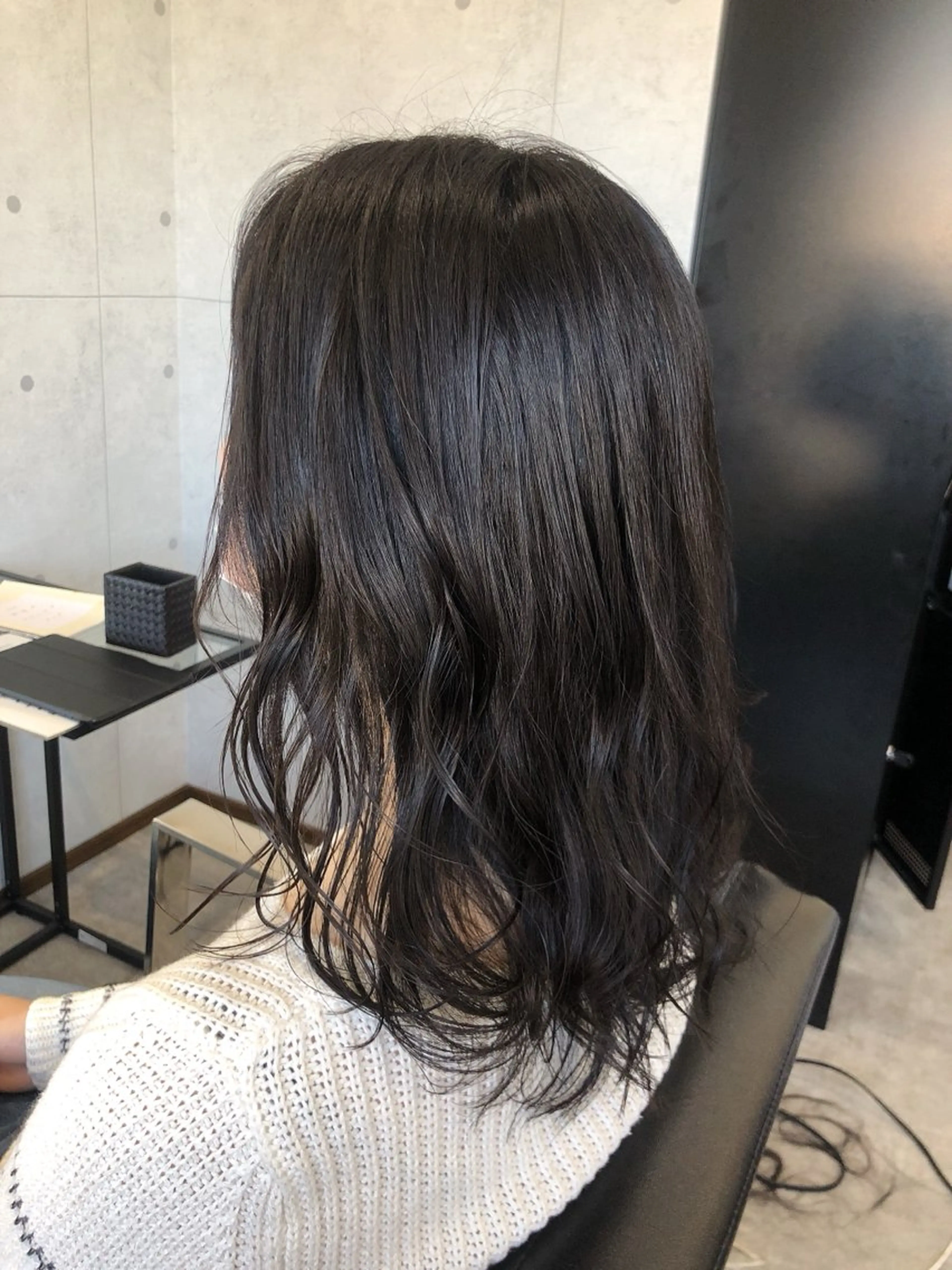 ミディアム ボブ くびれヘア くせ毛 髪質改善 切りっぱなしロブ カット ヘアカラー REVE美容室 REVEマツエクのヘアスタイル